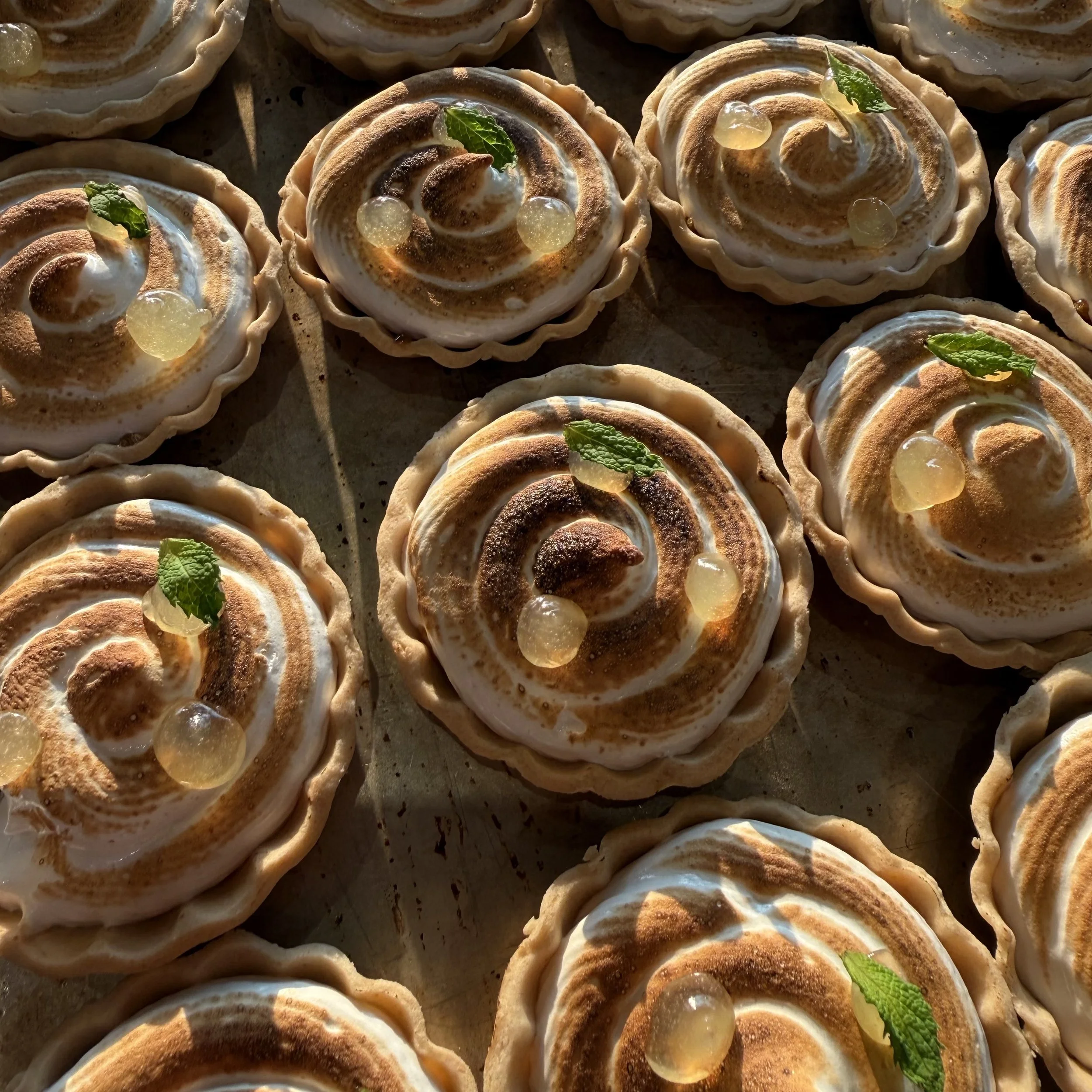GRILLED PEACH TART, HAZELNUT PRALINE, SWISS MERINGUE, LEMON GEL, MINT
