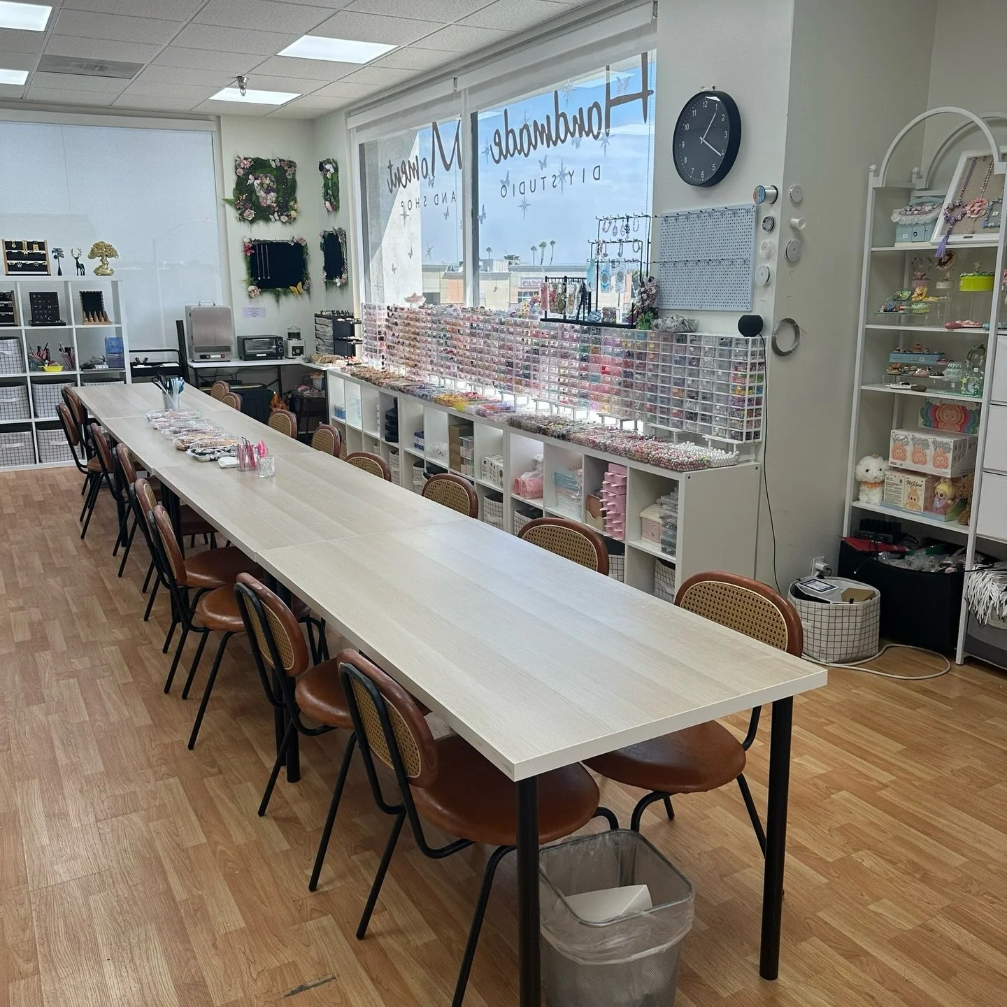 Looking for a cozy creative escape?
Our DIY studio offers a variety of fun &amp; relaxing workshops 🖐️🎨No experience needed &mdash; just come and create ✨

#handmade
#handmadeart
#artworkshop
#creativeworkshop
#DIYstudio
#craftstudio
#resinart
#mos