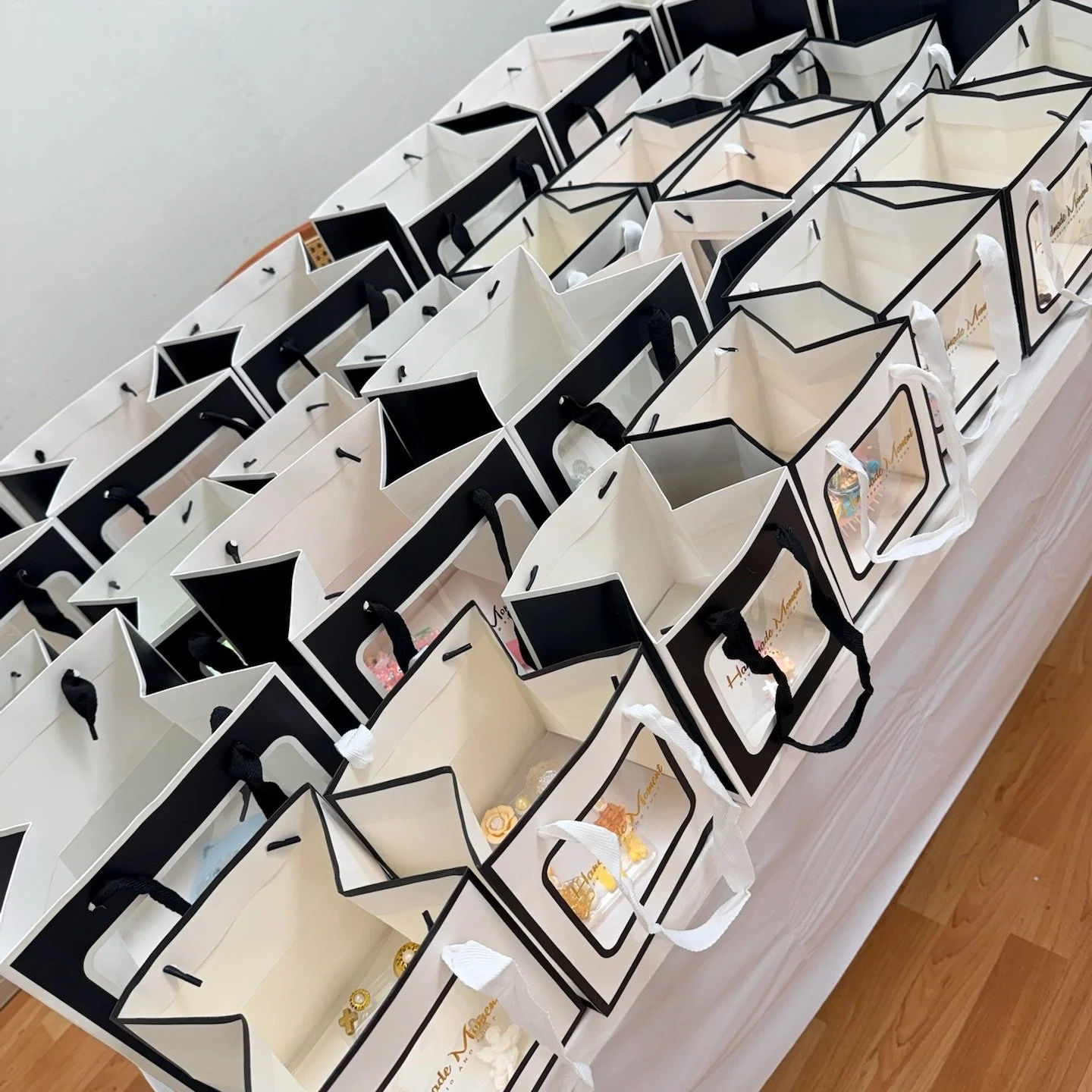 🎂 Birthday + Decoden Art = The Perfect Party!💕🎉
Join us for a creative celebration filled with whipped cream designs, charms, and glittery fun✨🎨

#decoden #diystudio #craftsofinstagram #kidsbirthdayparty #birthdaypartyideasforkids