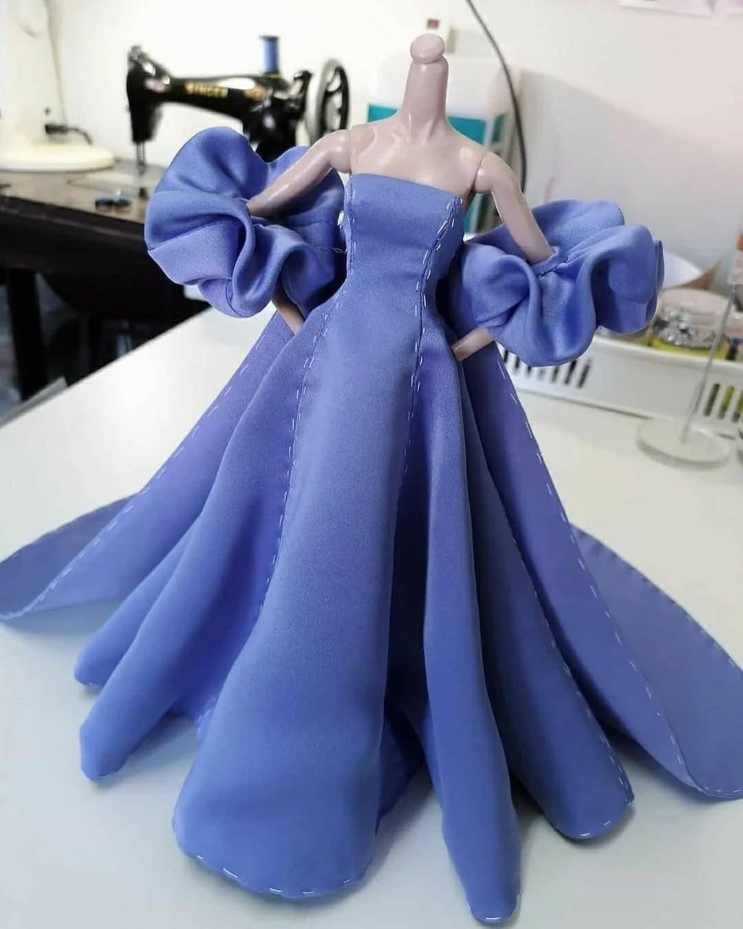 Do u want to learn how to make your figure&rsquo;s clothing? Welcome to book our DIY Class in Arcadia, CA 91007. 

#drapping #3dclothing #clothesdesign #diyclothing #diyclass