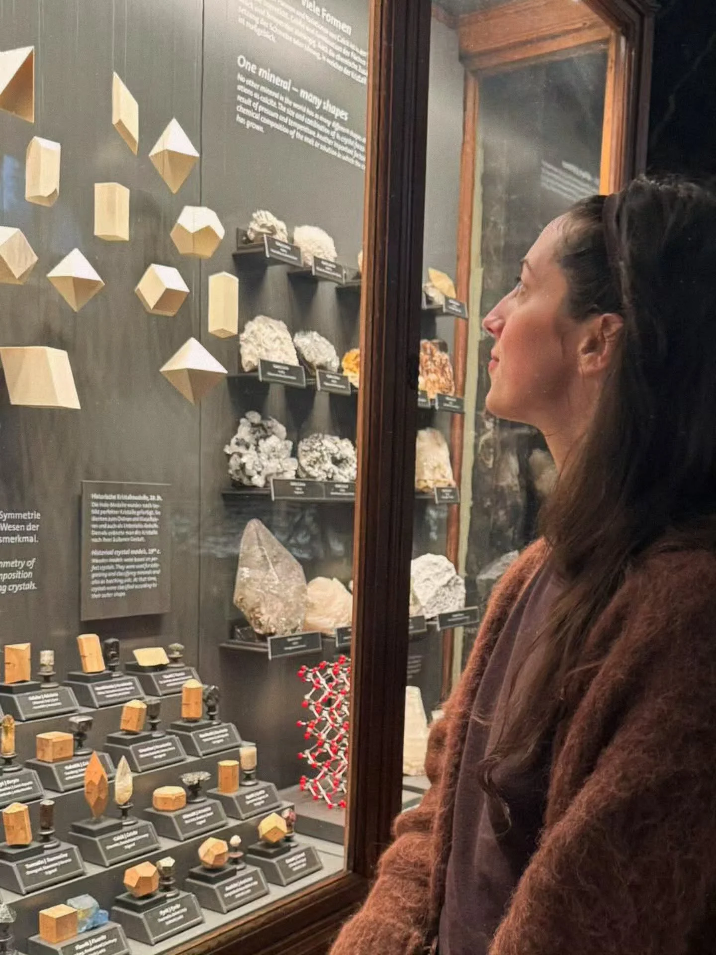 Seit gef&uuml;hlten 100 Jahren mal wieder die Kristallsysteme bewundert - Edelsteine sind einfach so krass. Perfekte Geometrie, absolute Sch&ouml;nheit! Von der Ursprungsform der Kristalle geht so viel Energie aus, im Schleifprozess geht schon allein