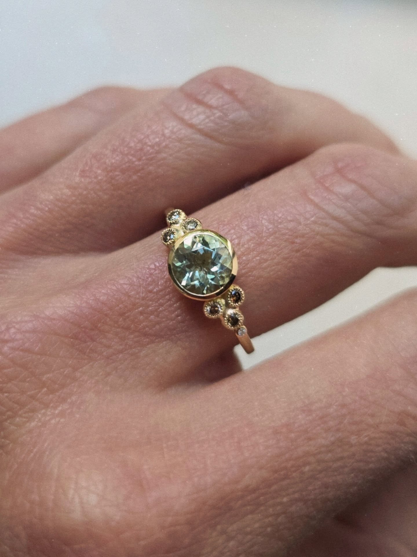 Habe die sch&ouml;nste Mail in meinem Postfach gefunden, habe Tr&auml;nen in den Augen.

Durfte diesen bezaubernden Ring f&uuml;r eine Kundin anfertigen, die seit dem Anfang dabei ist. Was sich f&uuml;r ein tiefgr&uuml;ndiger Stamm an Kunden aufgebau