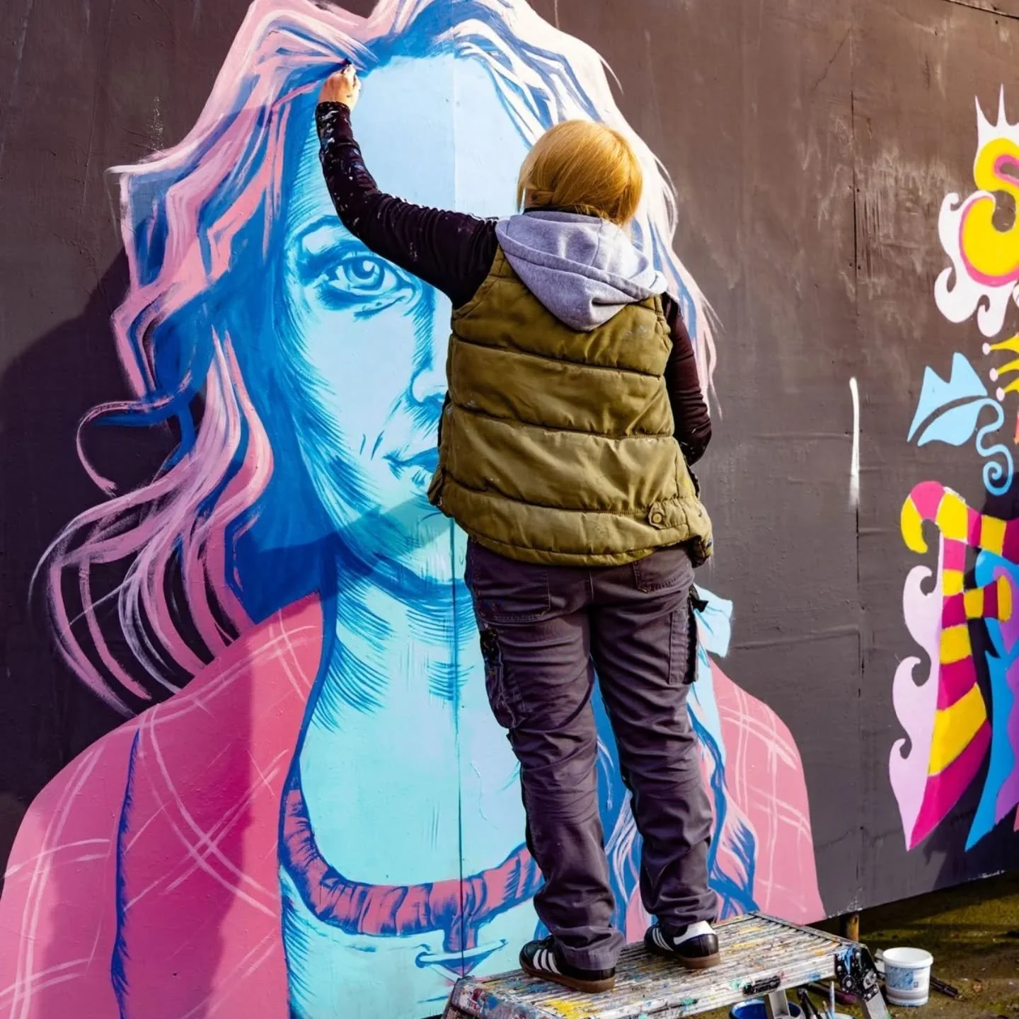 More @birdsjam from the lens of @kim.sabatelli 

It was amazing to see so many different styles and paints used - spraypaint, house paint, acrylic, paint pens! 

Women supporting women on international women's day @yardworksglasgow 

🫟