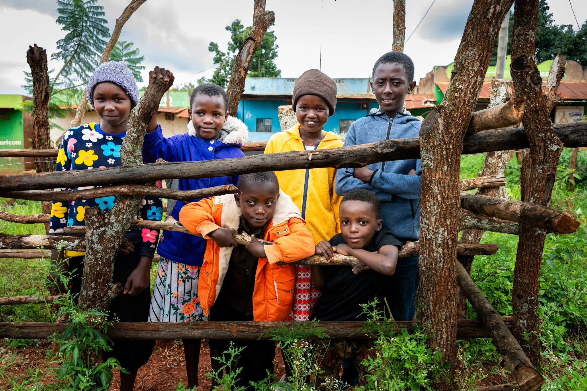 Children in Kenia helping to grow food