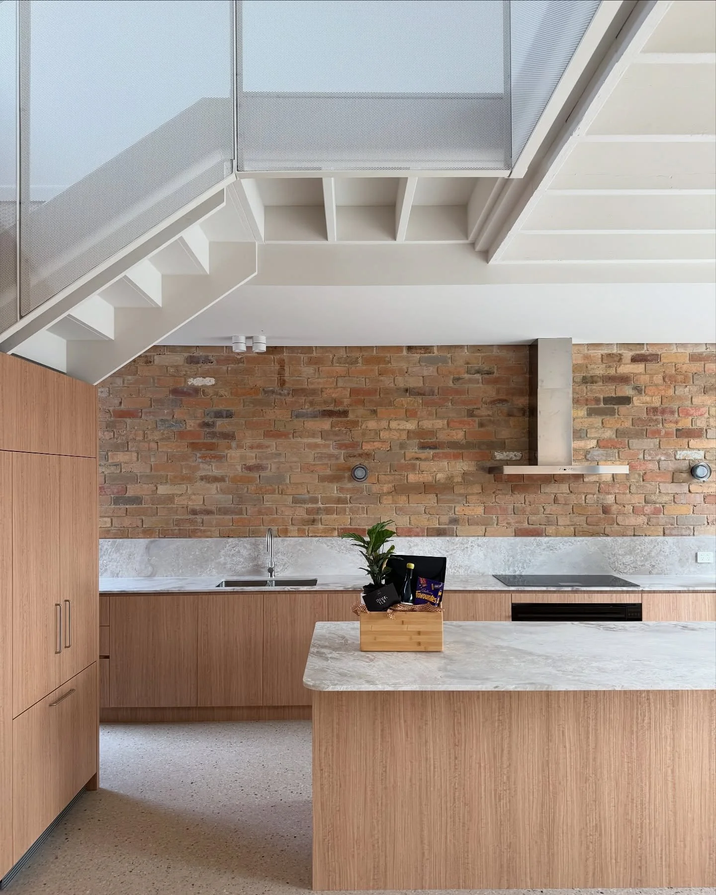 A snap of the kitchen at our Northcote build on handover day.
Can&rsquo;t wait for the professional photos of this one

Architect - @erastudio.au 

#building #parkerbuildingmelbourne #architecture #recycledbricks #joinery #melbournebuilder
