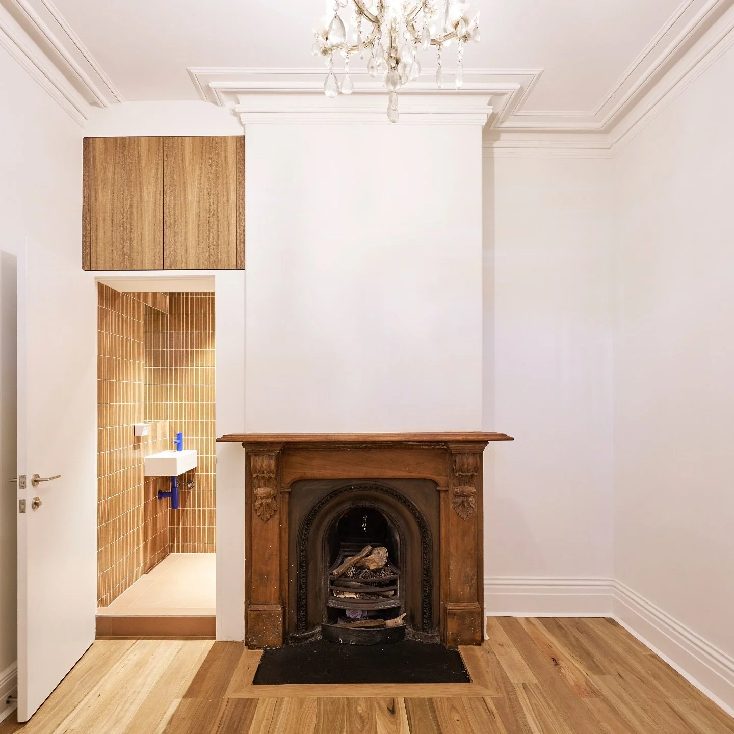 Guest bedroom with a sneaky under the stairs ensuite. At our Carlton project for @buro_architects

#parkerbuildingmelbourne #builder #melbournebuilder #architecture #buildingdesign #home
