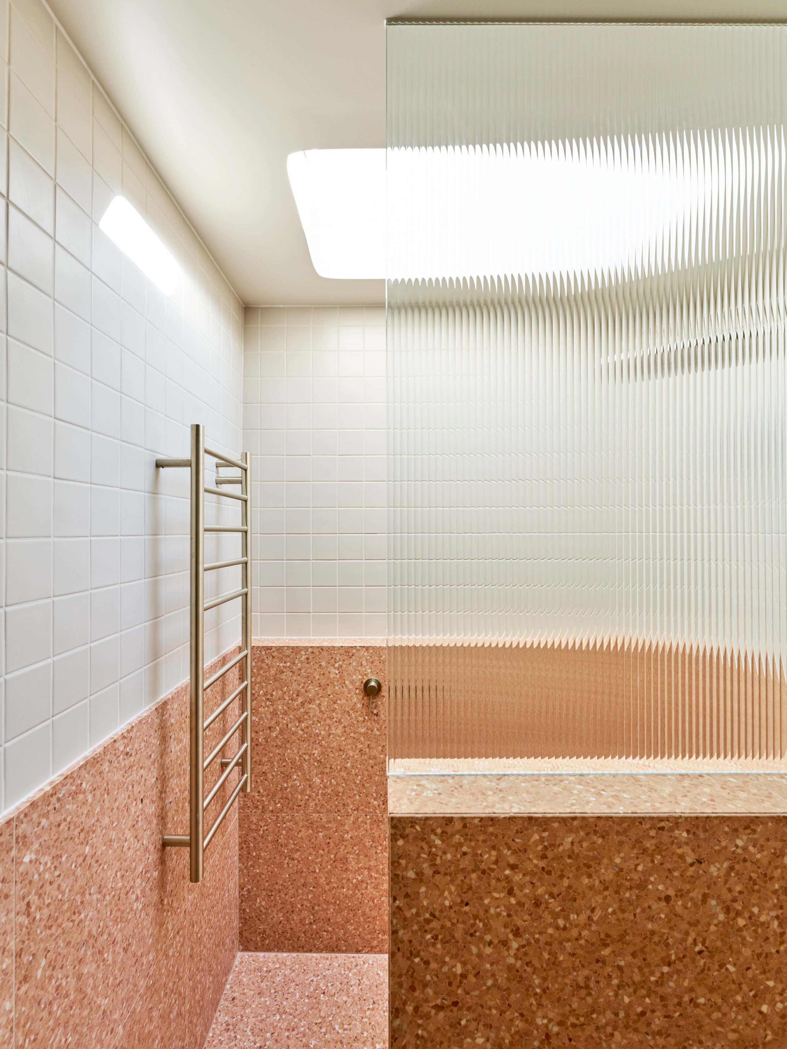 Terrazzo tiles, Fluted glass, curved skylights. It&rsquo;s the little details that make this bathroom beautiful. 

@jarrodbarnesphotography 
#parkerbuildingmelbourne #bathroominspo
#terrazzo #buildersofmelbourne
