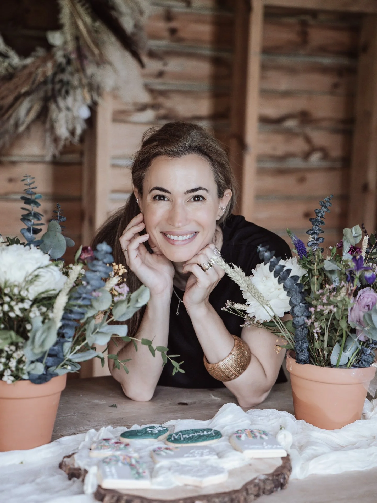 This is what pride looks like 🤍

Surrounded by the flowers that inspired the palette and the &ldquo;Just Married&rdquo; cookies I got to bring to life for it, there&rsquo;s nothing quite like stepping back from a set you&rsquo;ve poured hours into a