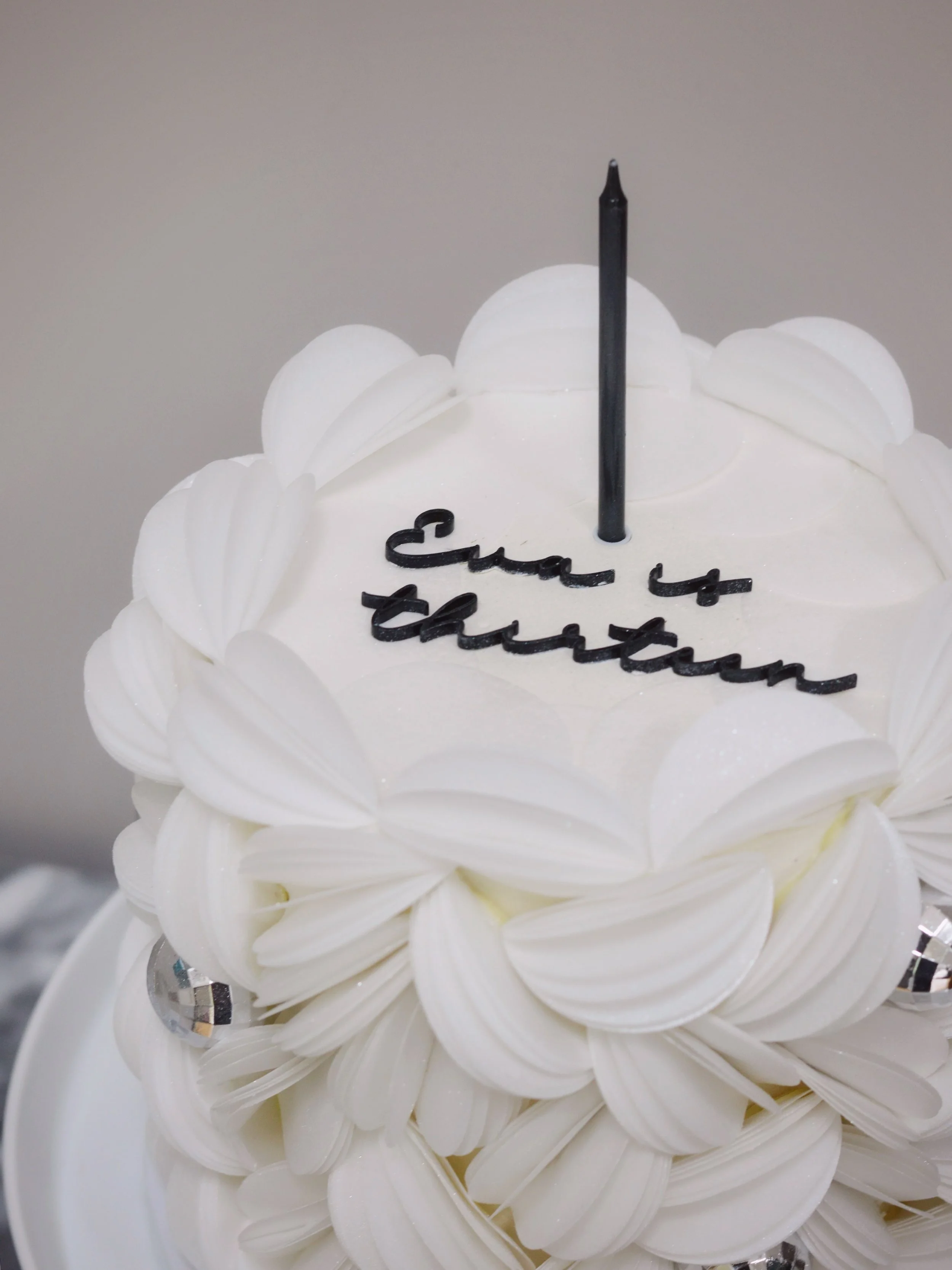 Yes, I still make cakes! 🖤🤍

While cookies are taking center stage these days, I still love getting to make a cake ✨
This one was for a 13th birthday, black and white, with some disco glam 🪩 chic and elegant, exactly what she wanted.

Here&rsquo;s