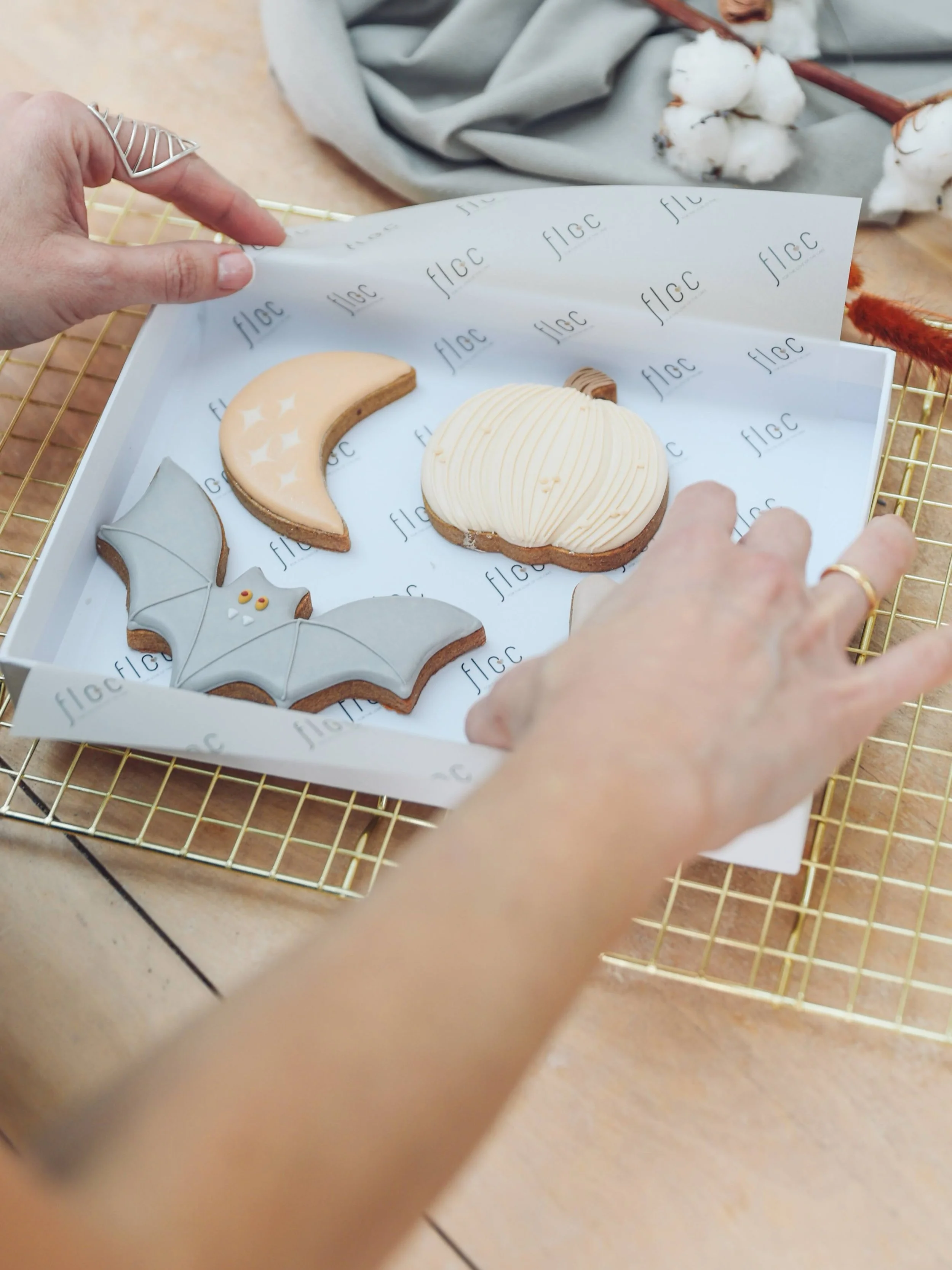 Halloween pre-orders are open 🦇 
Hand-decorated, individually wrapped sugar cookie sets of 12 perfect for parties and spooky treats. 
Bats, ghosts, pumpkins, black cats, haunted houses and more designs to follow. Stay tuned 👀

📩 Message me for det