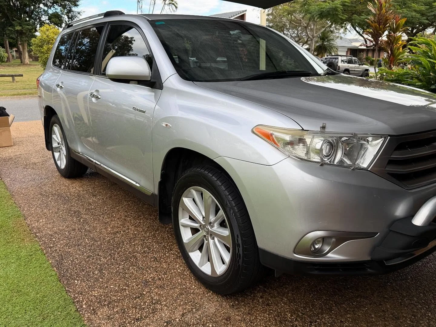 Gyeon Cermaic Coating on this 2012 Toyota Kluger. Came out looking brand new