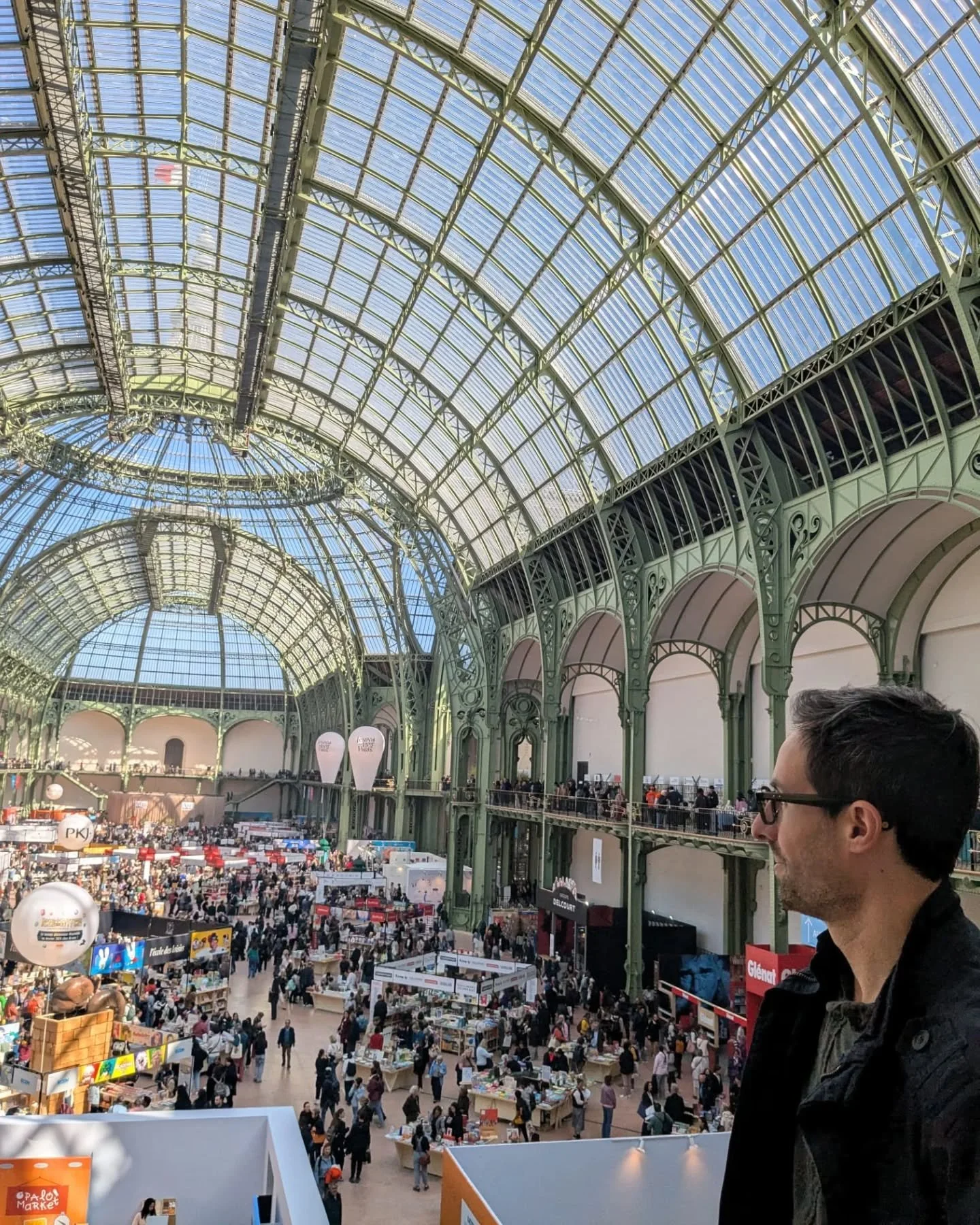 Festival du Livre de Paris 2025.
Retour au Grand Palais, y a pas &agrave; dire, &ccedil;a en jette! 
&Ccedil;a ne para&icirc;t pas blind&eacute; comme &ccedil;a, mais c'&eacute;tait vendredi matin, avant l'affluence. L'occasion de d&eacute;couvrir qu
