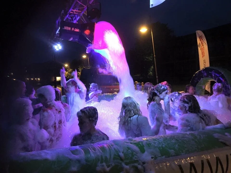 Kvelds-skumparty med profesjonell skumkanon