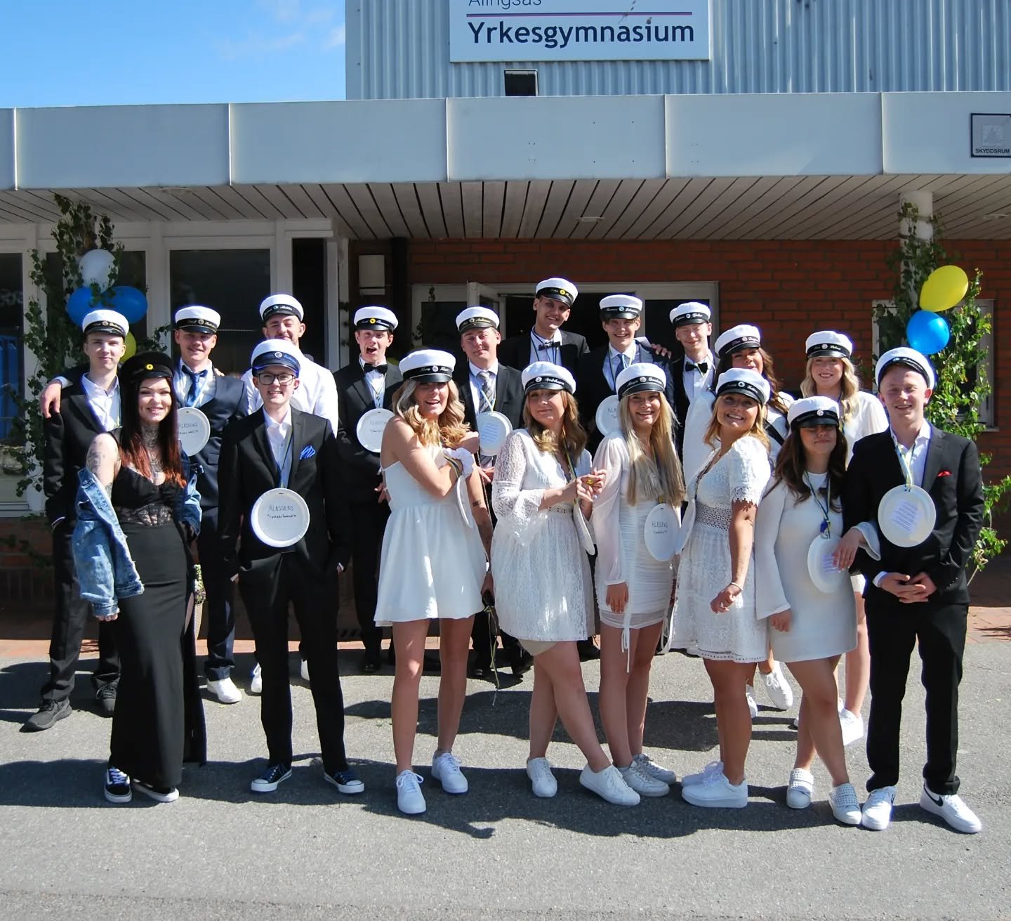 Idag har vi firat &aring;rets studenter p&aring; @ayg_fordon och @ayg_frisor. Hurra vad ni &auml;r bra! 🥳