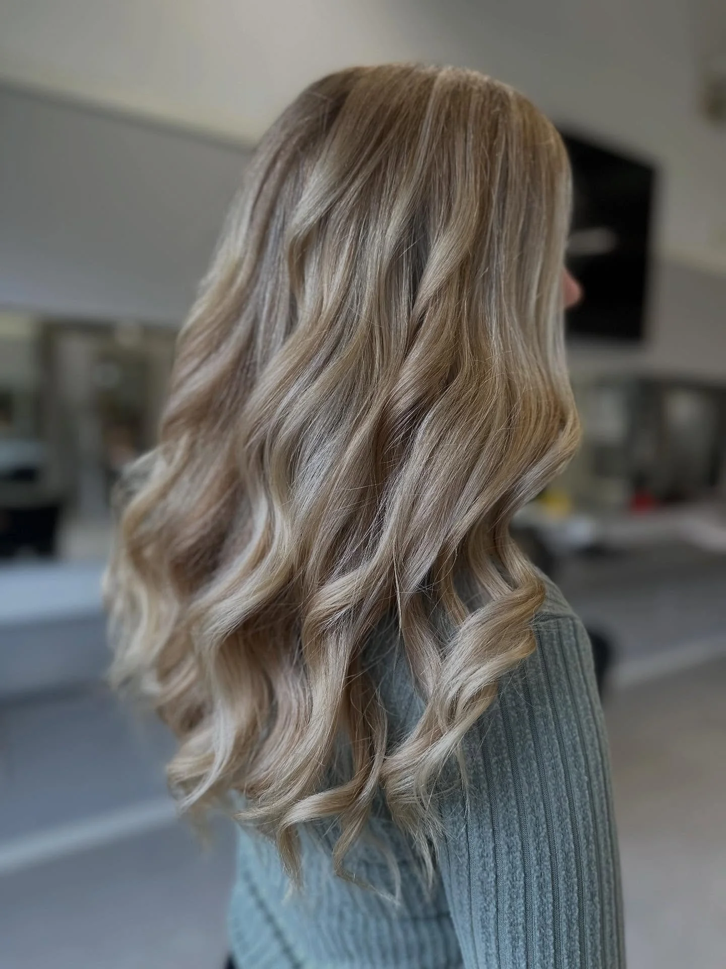 V&aring;ra tv&aring;or har idag haft sitt f&ouml;rsta &rdquo;modellpass&rdquo;, en liten mjukstart inf&ouml;r kommande arbete med kunder. H&auml;r ser ni lite bilder av ett par av dagens arbeten. Vilka stj&auml;rnor dom &auml;r 💫🤩 om du har funderi