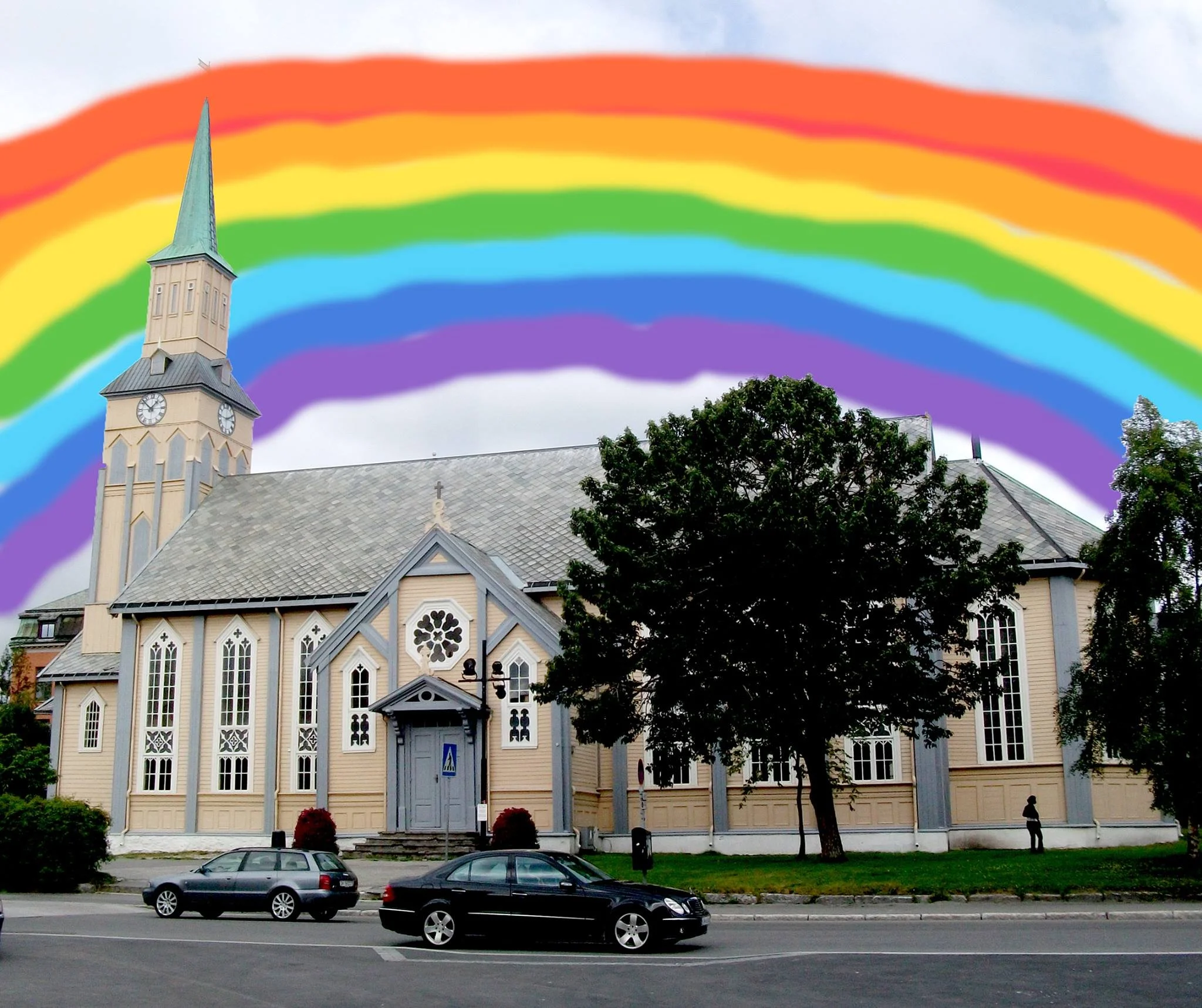 Flaggheising utenfor Tromsø Domkirke!