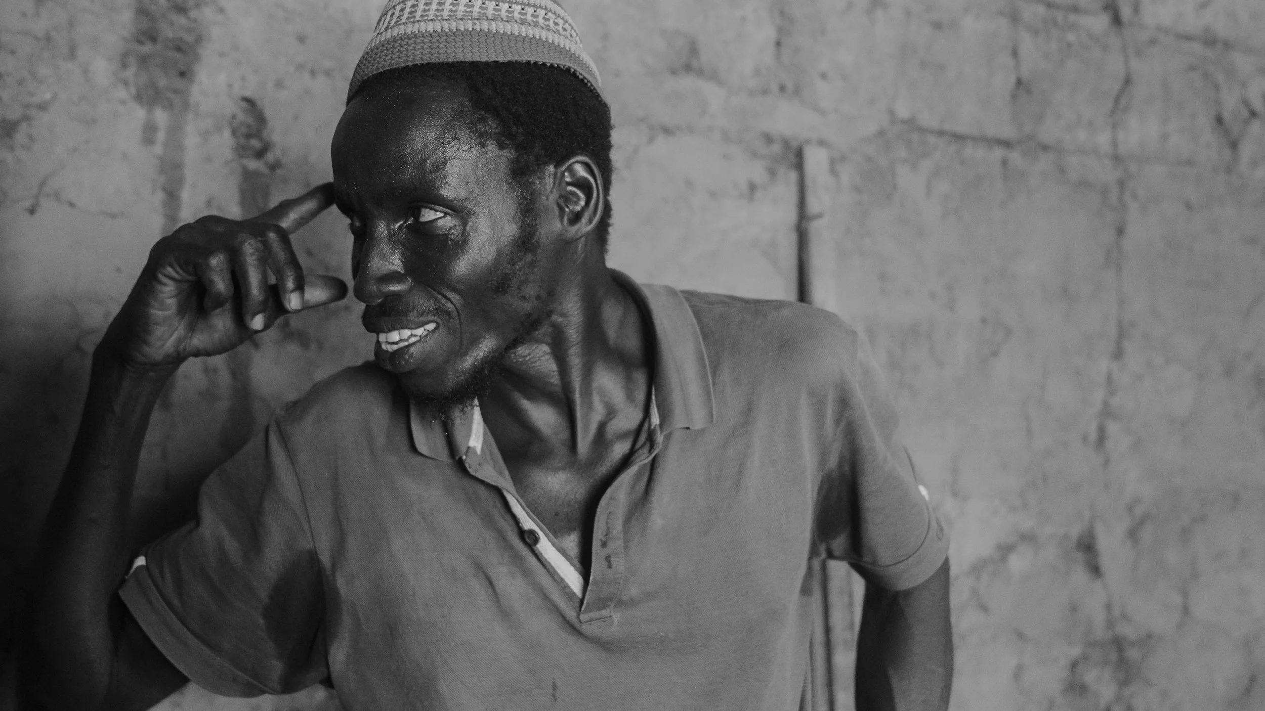 Sidy Badji udkast 24 (English Subtitles).00_28_50_19.Still015.jpg