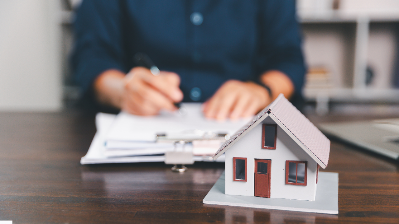 Should I Use the Same Agent to Sell My Current Home and Buy the Next One?