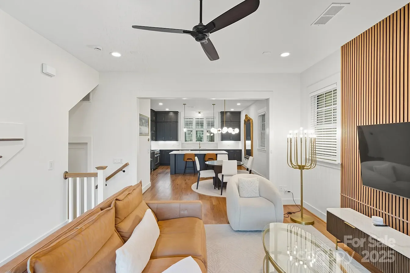 3026 Kalex Court - Living Room