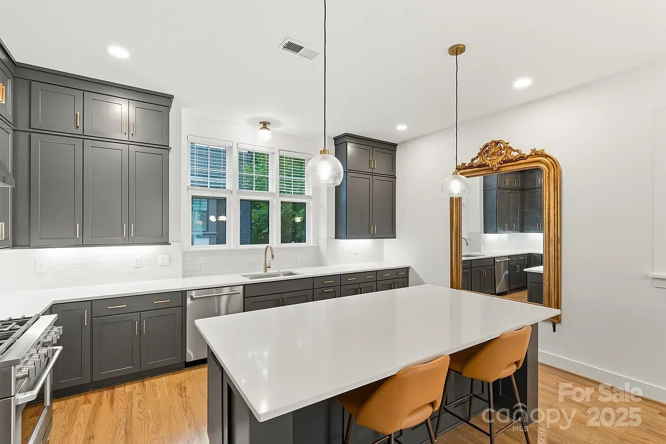 3026 Kalex Court - Closet