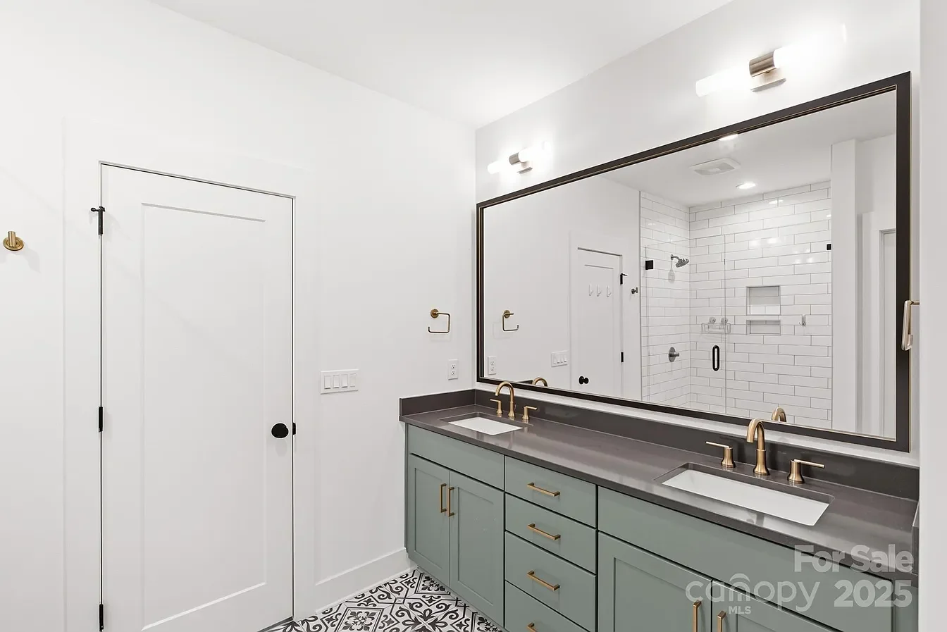 3026 Kalex Court - Kitchen