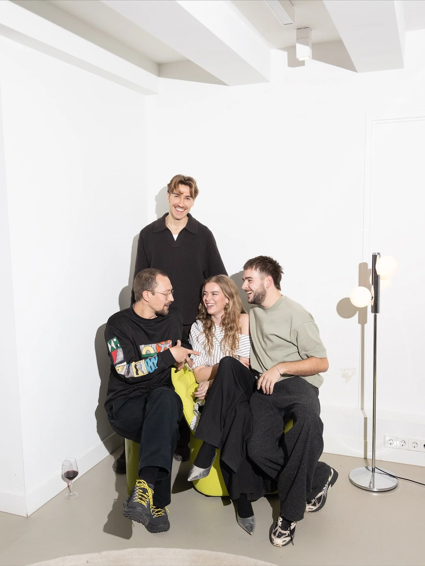 Two weeks ago, we (@festamsterdam and @kvadrattextiles ) hosted a party to celebrate colour 🩵💜🤎
We invited as many colourful people as we know, and what a night it was!

We kicked things off with two inspiring talks by @riveroshan and @jochemrotte