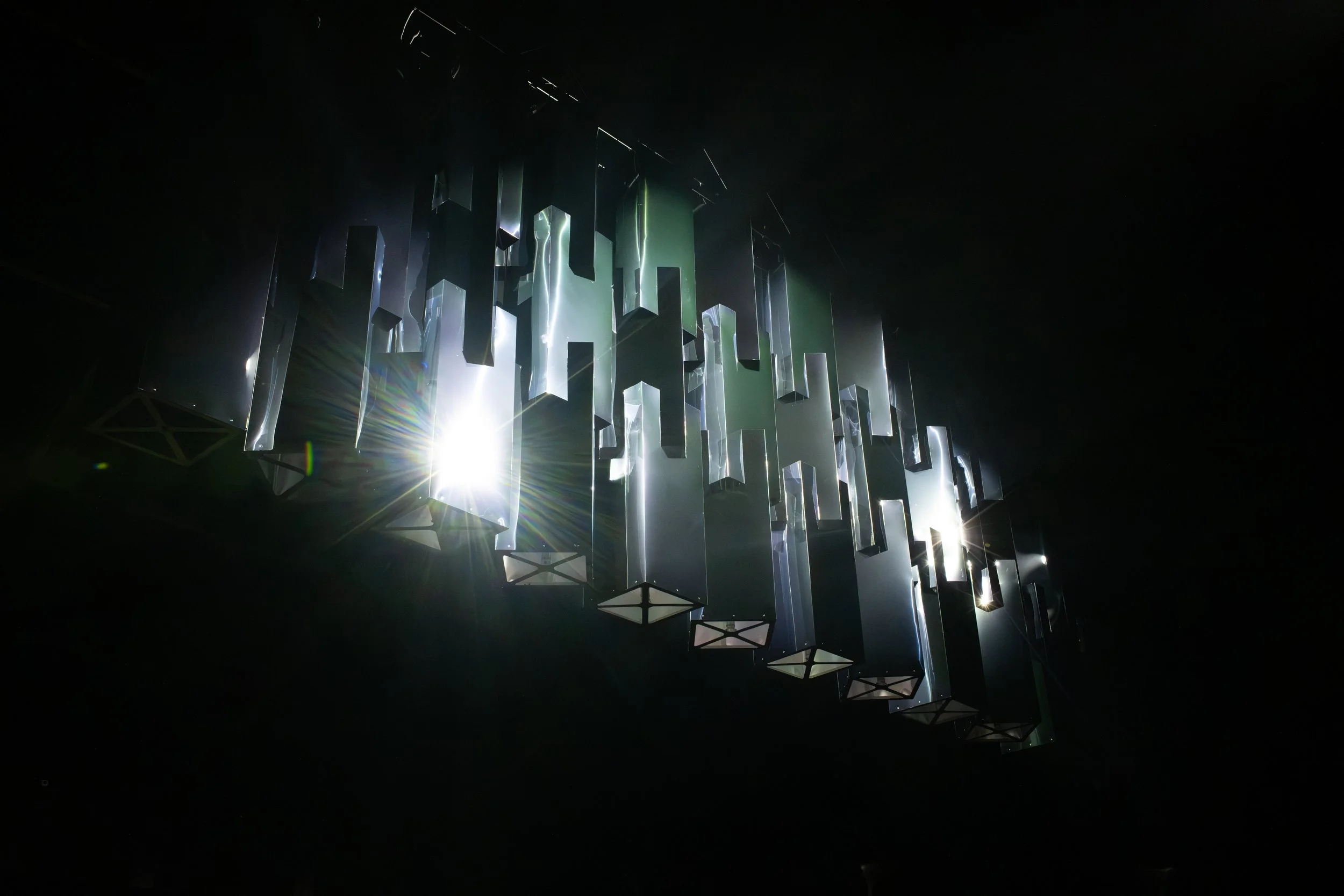 Reflecting Bodies VI Voodoo Village Belgium Scenography art installation light installation Simone Smelt Lumus Instruments Festival main stage