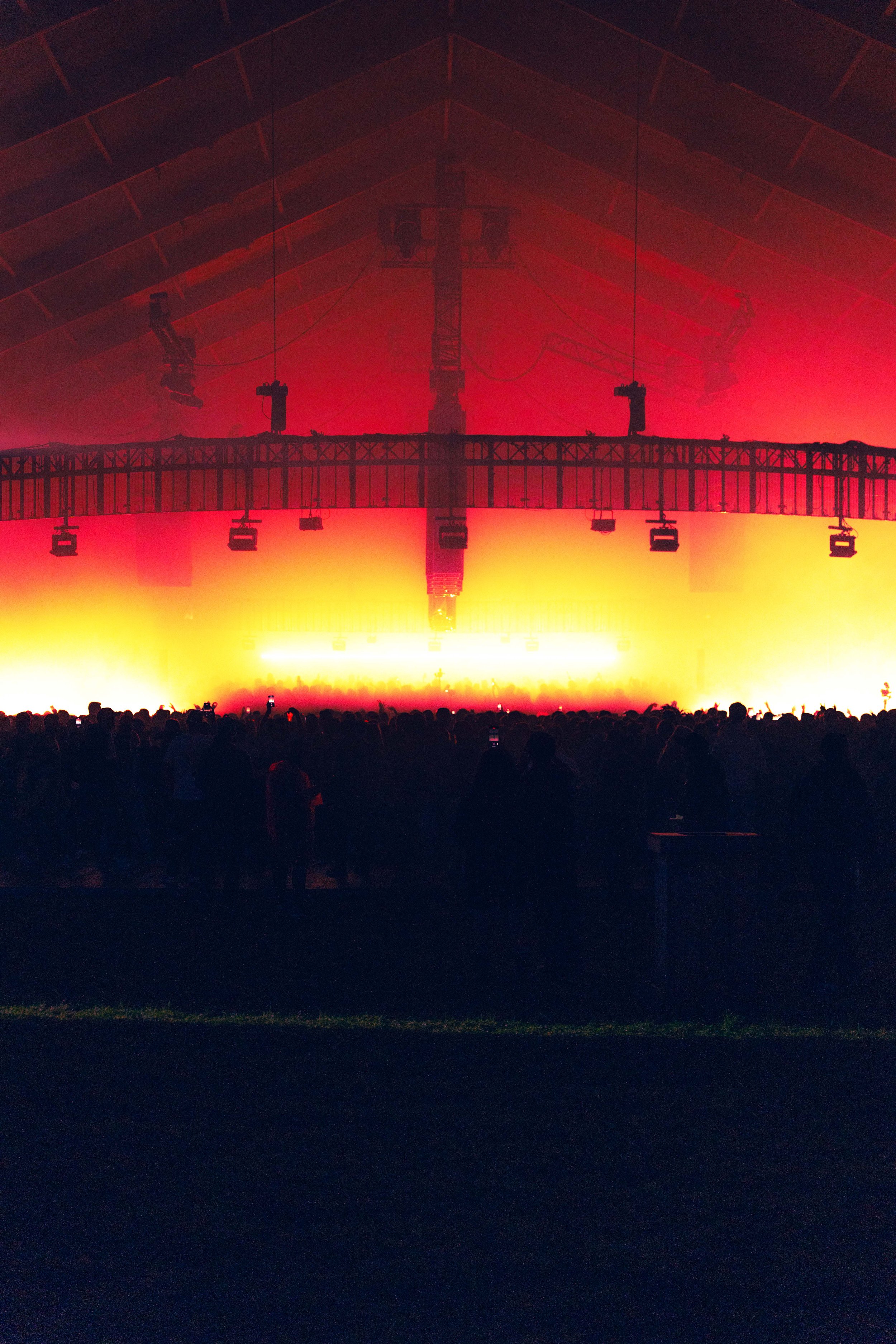 Reflecting Bodies VI Voodoo Village Festival Belgium Main stage design by Simone Smelt light installation art installation scenography lumus instruments object design object dutch design