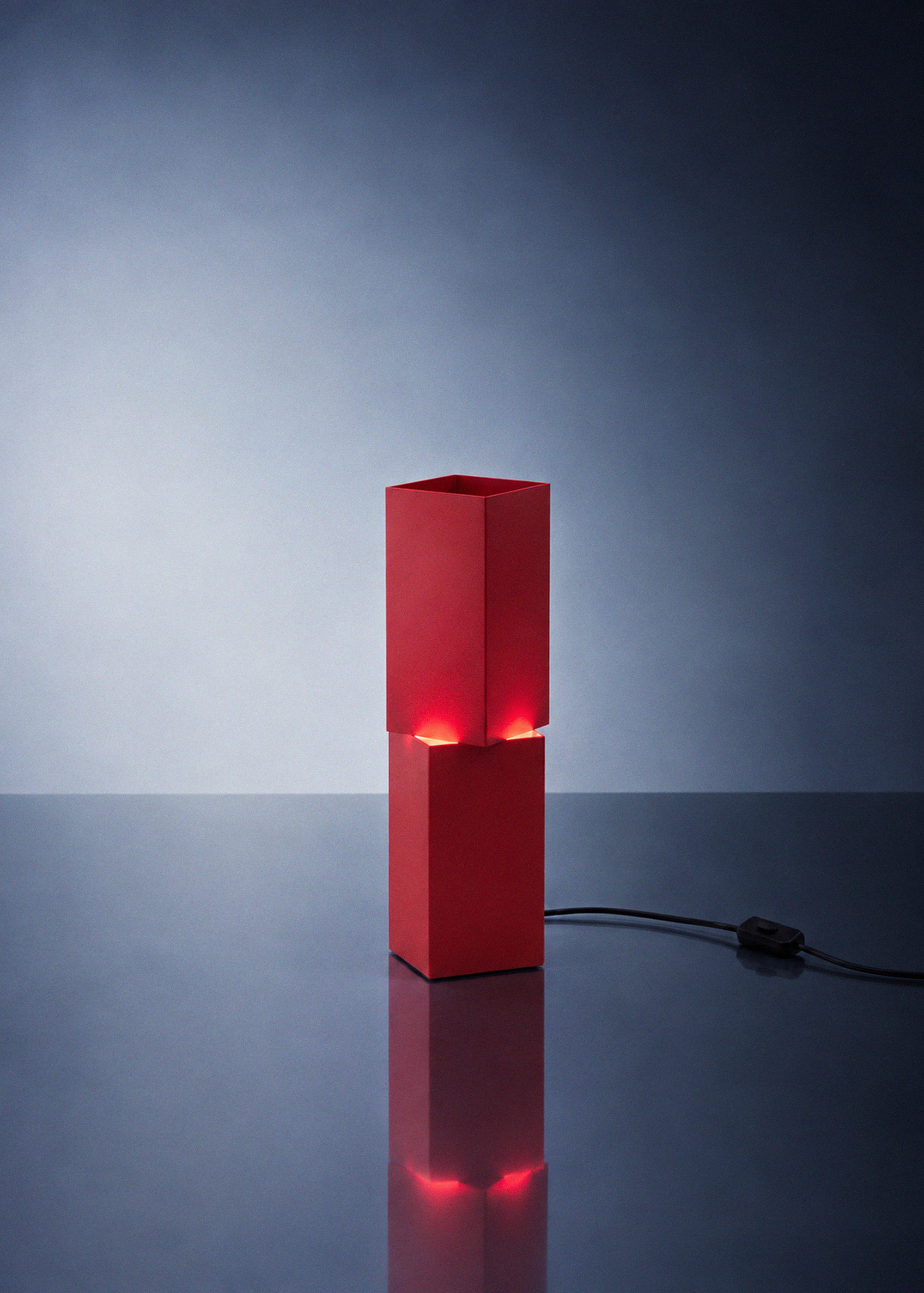 SimoneSmelt_StackTableLight06_SimoneSmelt.png