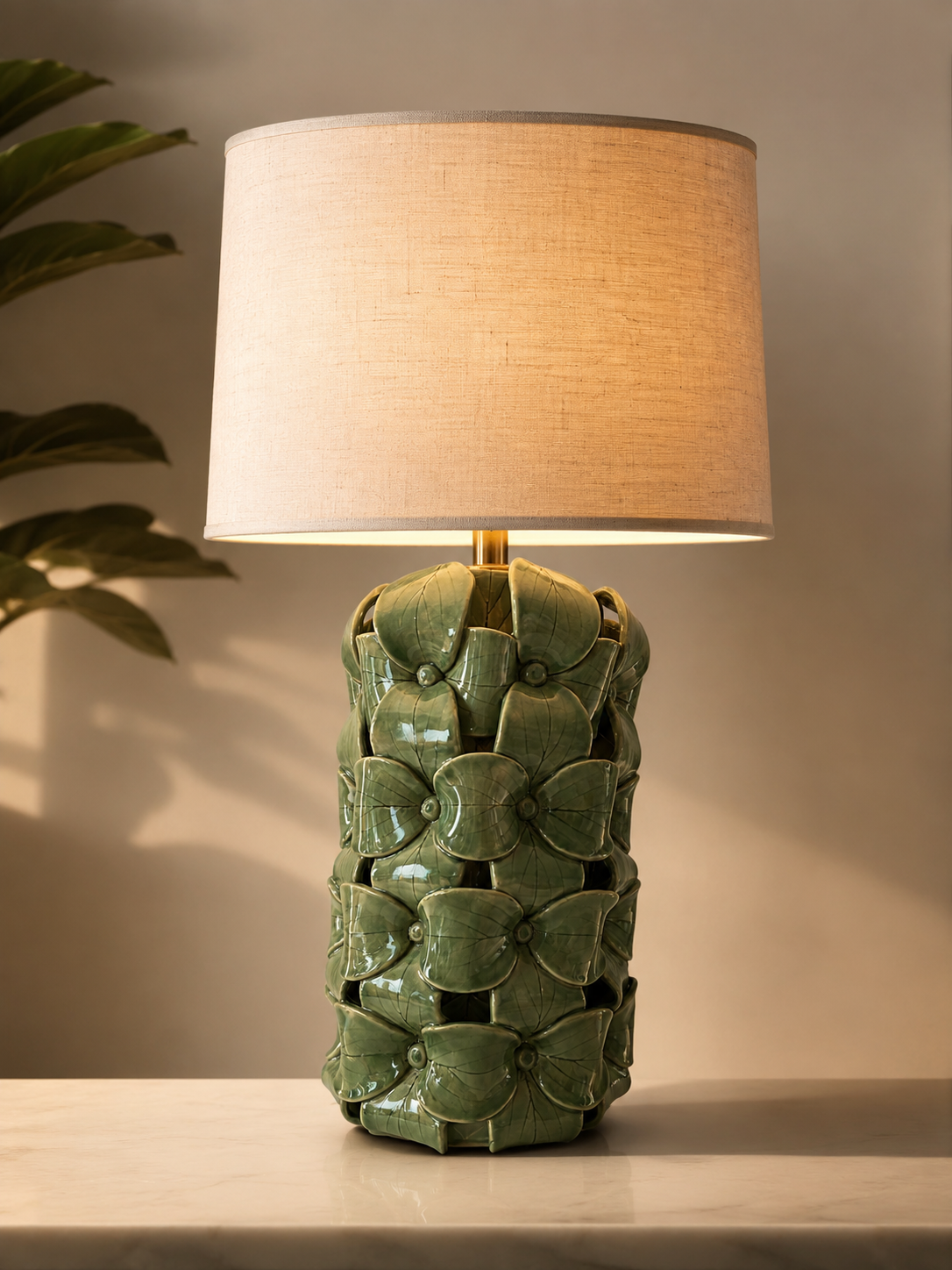 Bloom lamp.
Dimensions : env.22cm H, env.32cm H, env.42cm H.