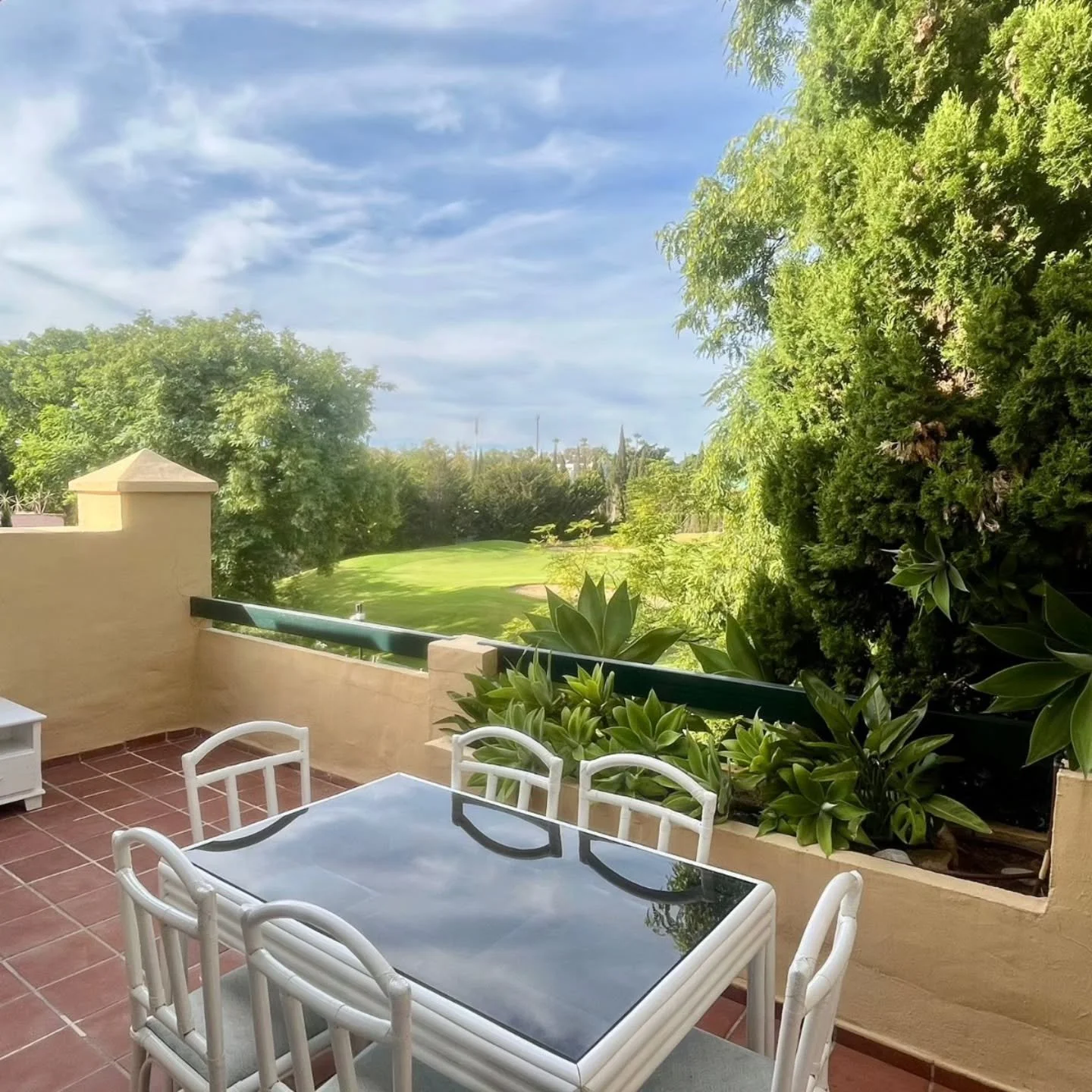 Property for rent in Guadalmina (Marbella)
3 bed 2 bath 
Sep 25 to July 26

Great location for schools

Big complex, pool, gardens, and close to amenities.

DM for more info.

Some of our digital nomads clients are already enjoying same complex which