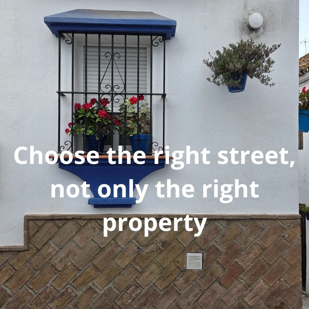 Choose the right place, not only the right property is essential if you don&acute;t&acute;know the area.

1. Natural Light &amp; Sun Path
Orientation of the property (north/south/east/west facing)
&bull; Amount of natural light in each room during th