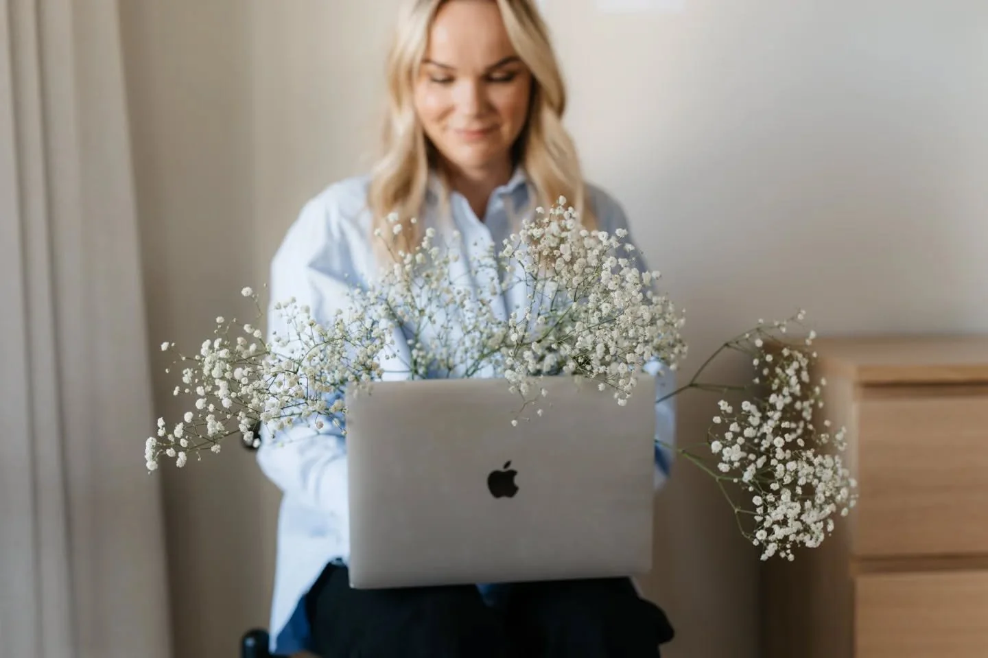 T&auml;&auml;ll&auml; ollaan taas pikkasen ven&auml;ht&auml;neen kes&auml;n sometauon j&auml;lkeen🌟

Syksyn kalenteriini mahtuu viel&auml; muutama br&auml;ndikuvaus.
Jos siis sun yrityksell&auml; on tarvetta uudelle kuvapankille ja b-roll videomatsk