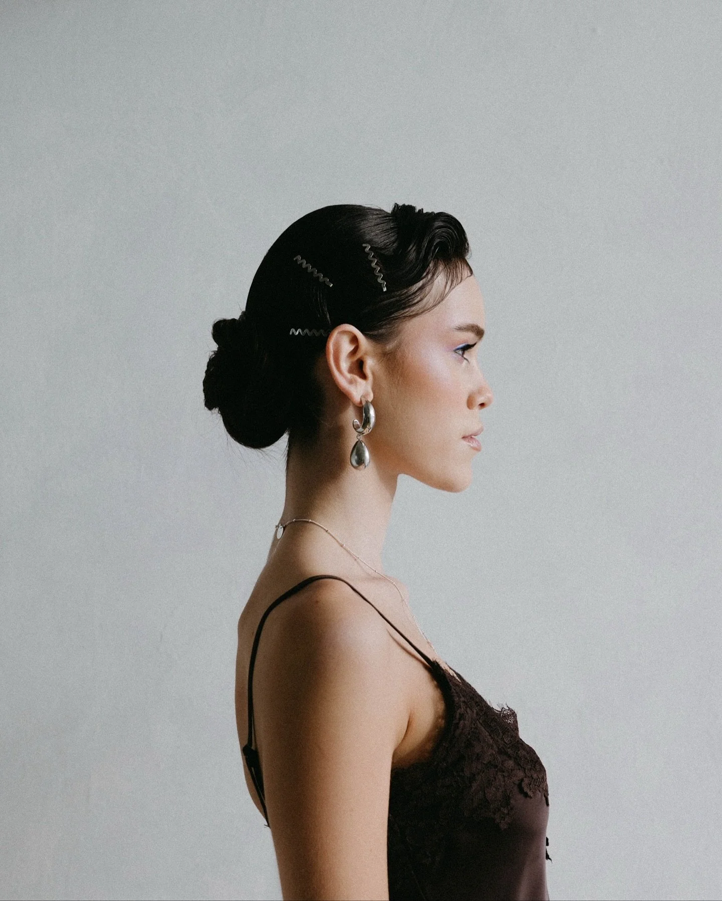 Makin it look easy 🧊

Planning &amp; design: @petalforyourthoughts
Venue: @theterracestudioq by @thequarterevents
Hair &amp; makeup: @kdartistry_ 
Model: @n.grossman
Outfit: @dynamiteclothing