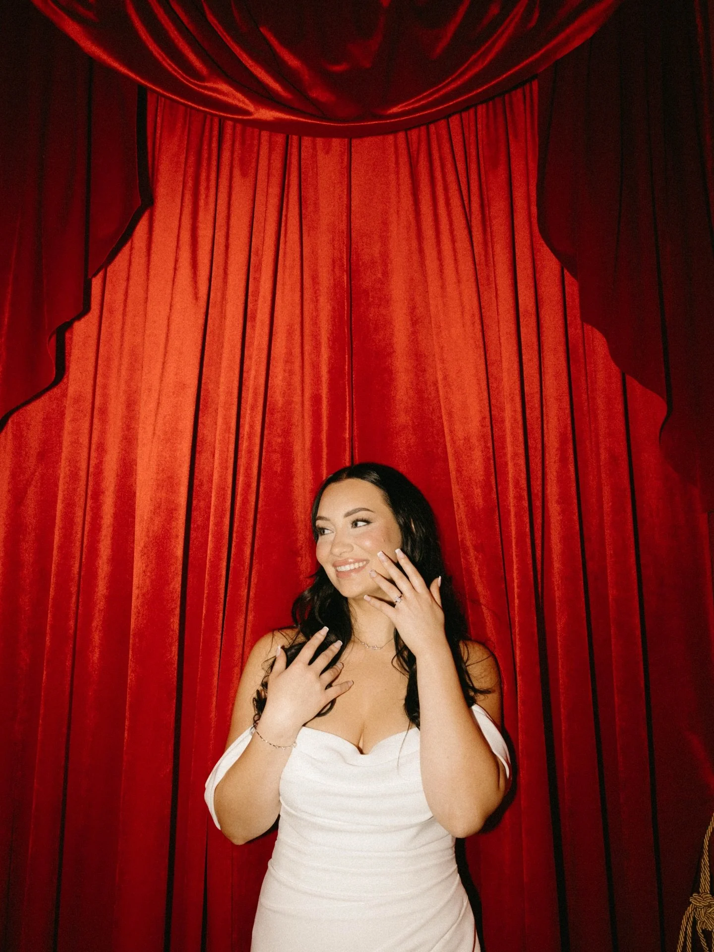 Just a pop of red 🏮👺