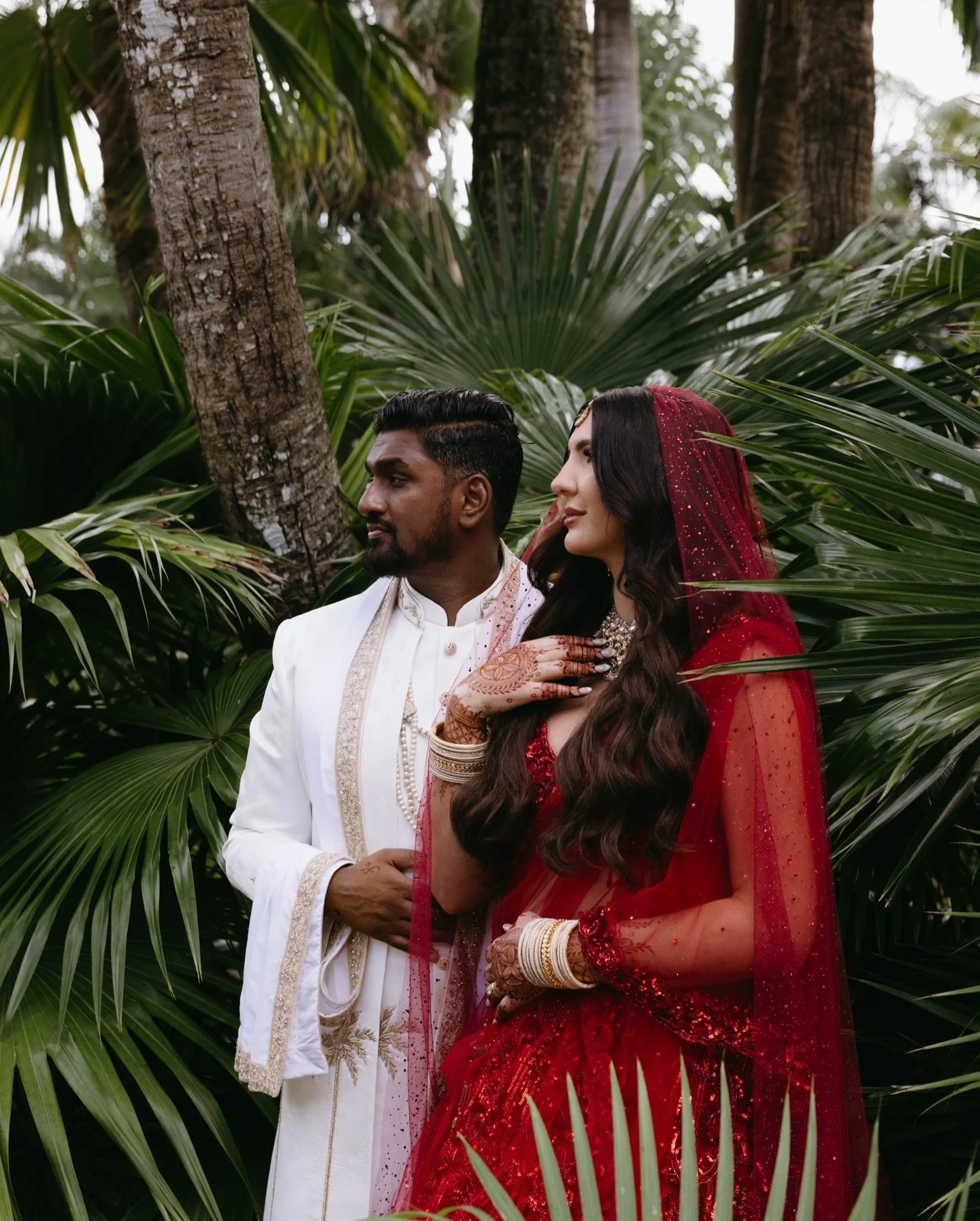 Day 2 of this amazing wedding where vibrant colours and tradition took hold &hearts;️🌺🌴

There is so much to share from this 2 day wedding, it&rsquo;s been so hard to choose!

Venue: @oahuweddingvillas 
Photographer: @aspenandashphotography 
Planne