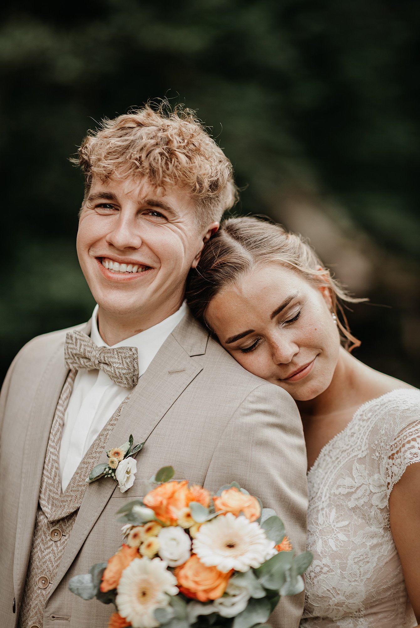 Hochzeitsfotografie einer romantischen Sommerhochzeit in der Eifel