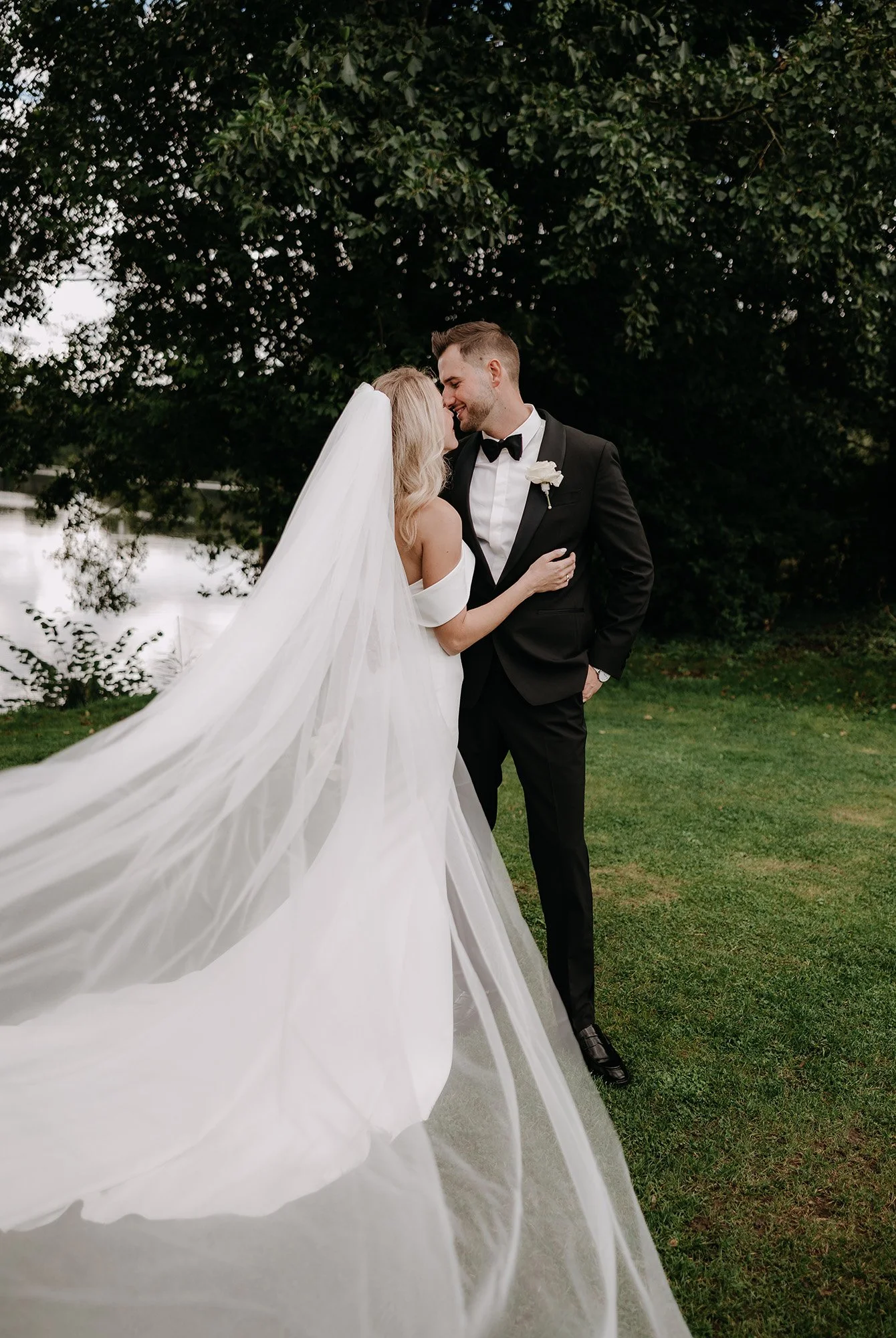 Braut und Bräutigam auf ihrer wunderschönen, emotionalen Hochzeit in Dülmen.
