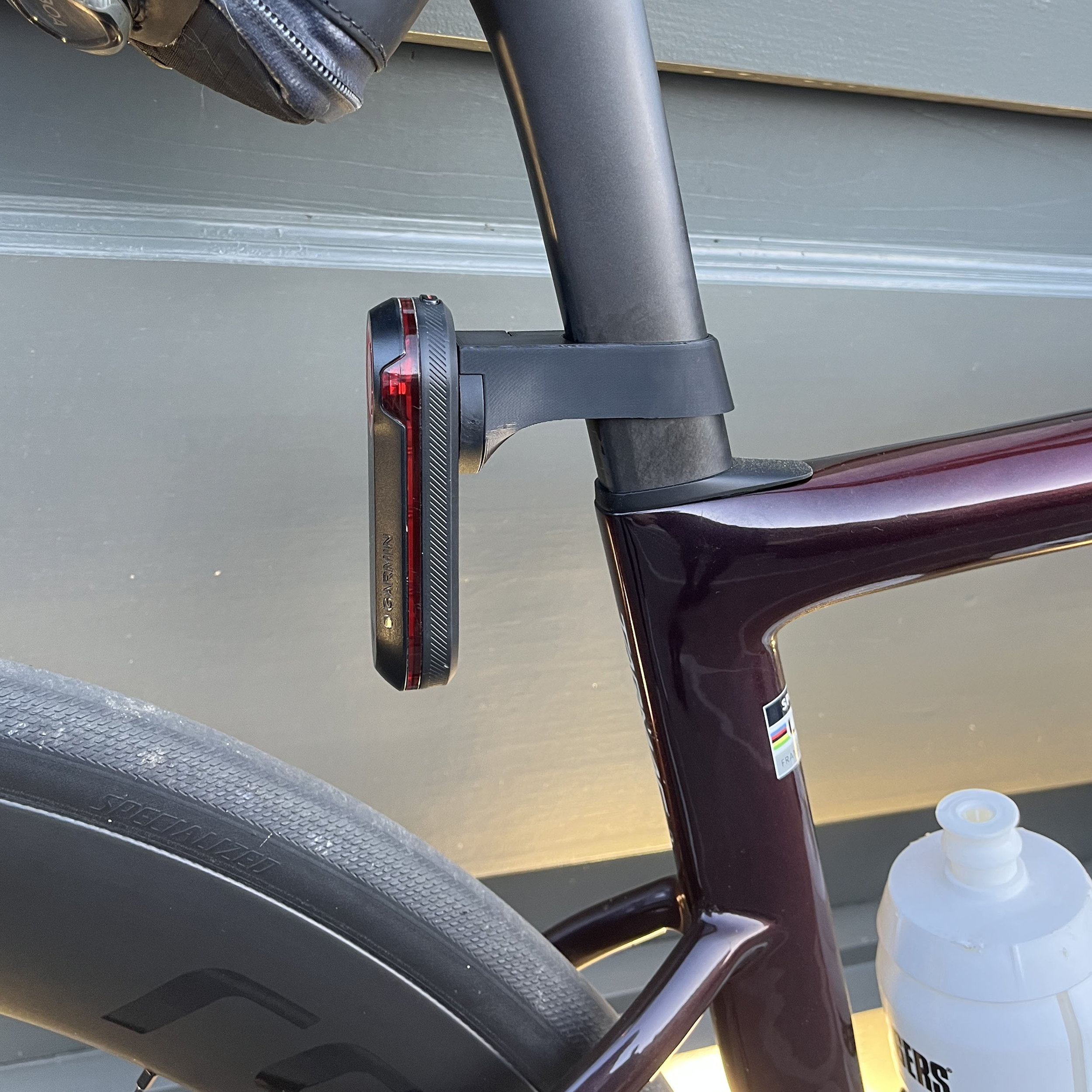 Support vélo de radar lampe arrière Garmin Varia SPECIALIZED TARMAC SL8 SWORKS aerodynamique tige de selle - impression 3D - Wahoo TRACKR - SOLVY BIKE