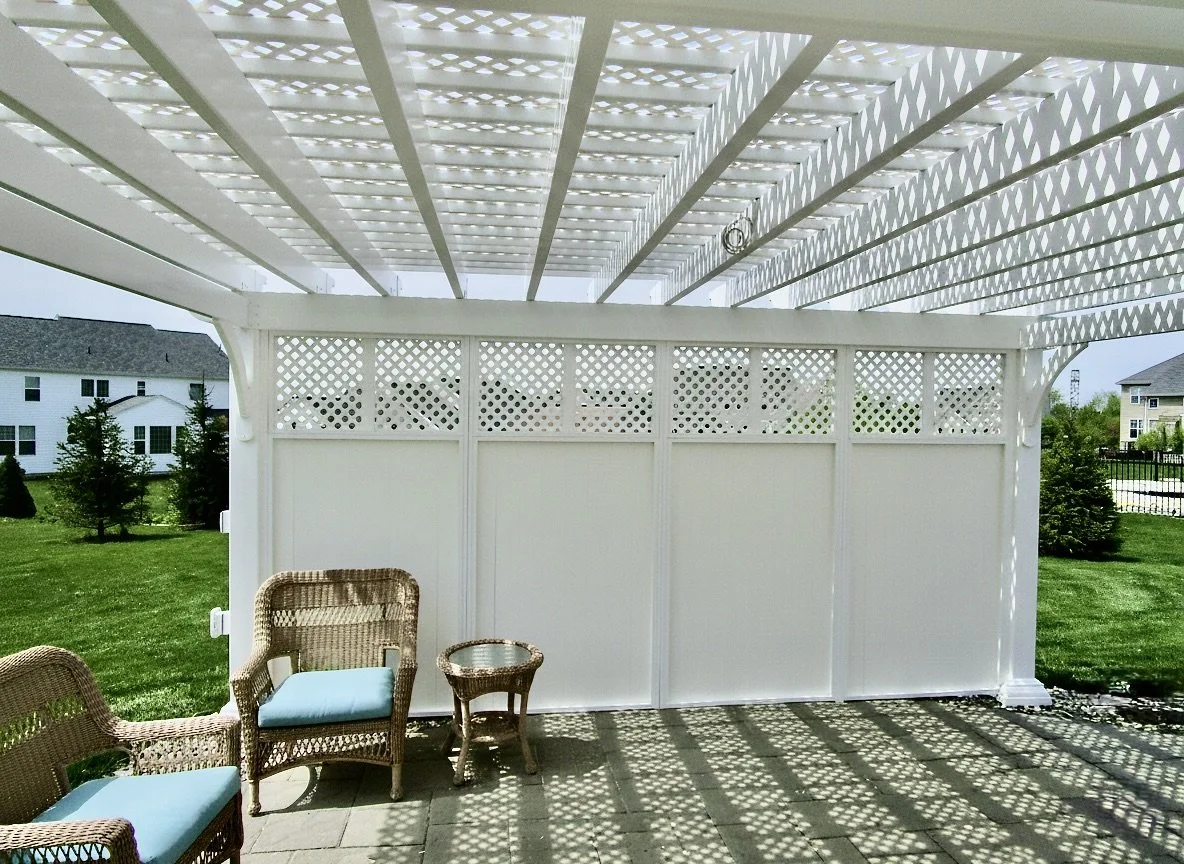 Vinyl Pergola Privacy Wall with Lattice