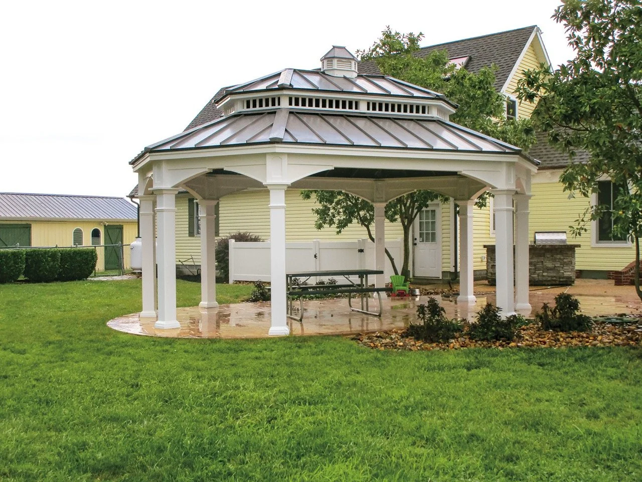 16x22 Oval Manor w/Victorian SS Roof