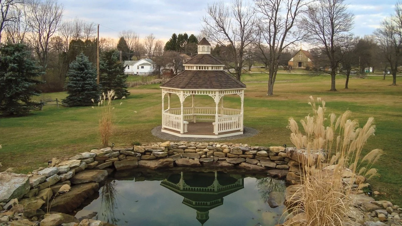 18' Vinyl Octagon Gazebo - Victorian