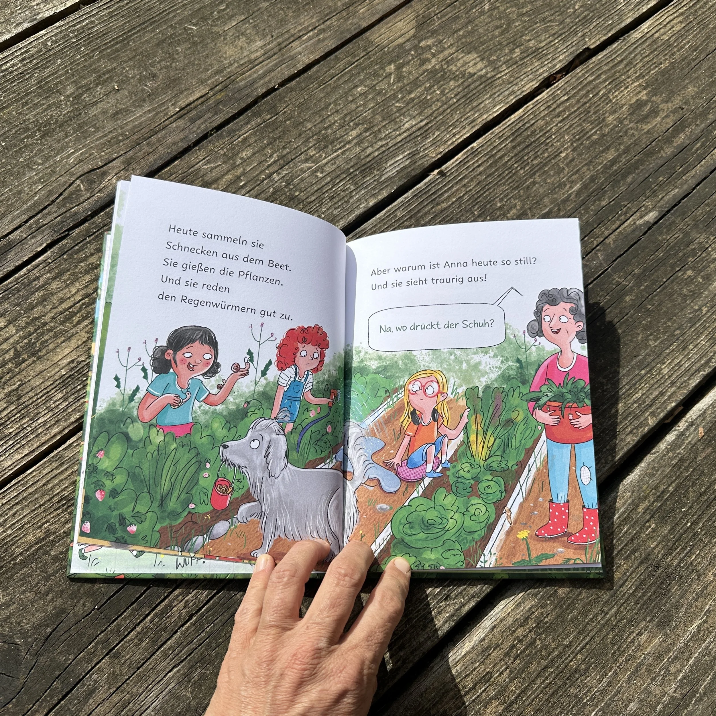 Noch eine fotografierte Doppelseite aus den "Erdbeermädchen"