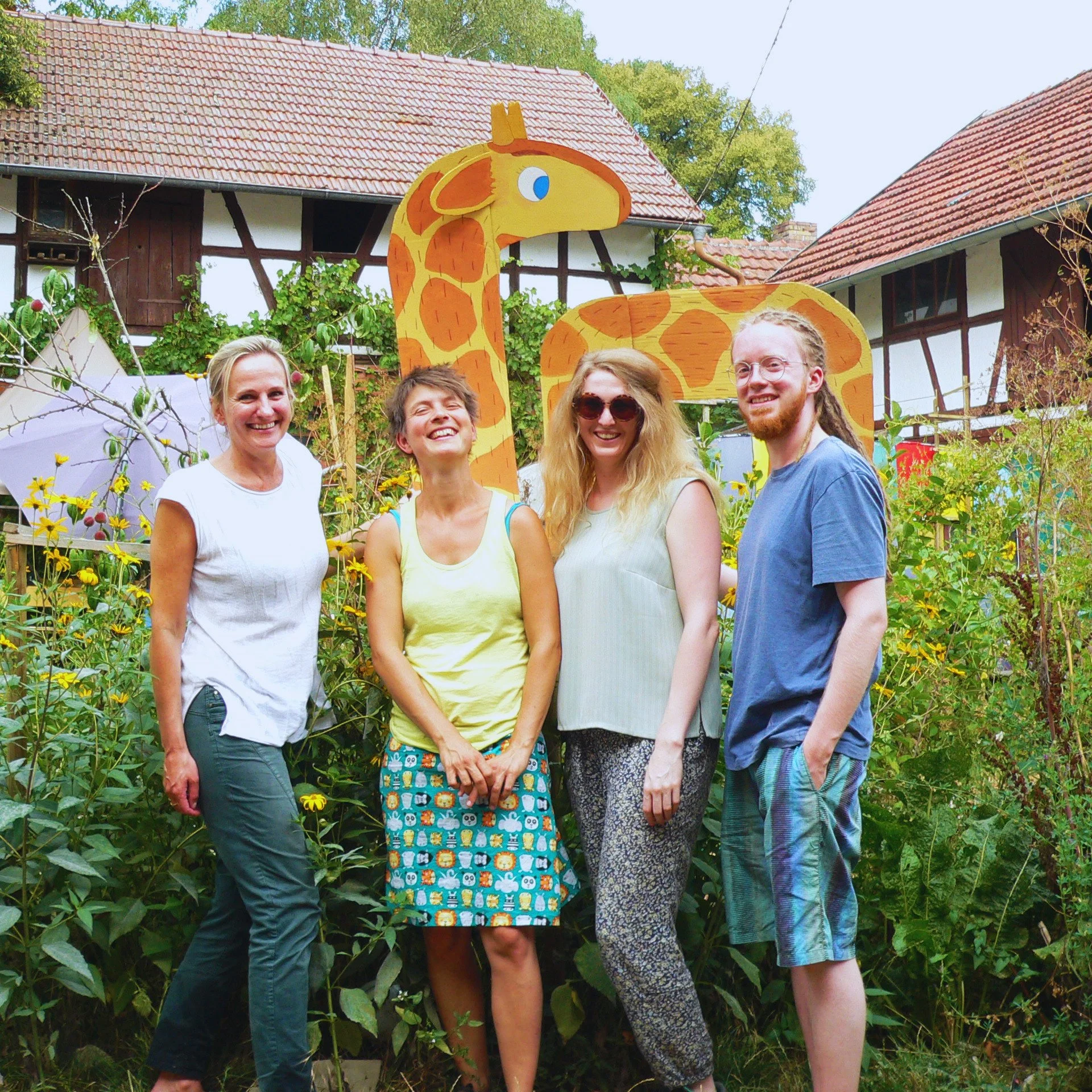 Gruppenbild mit Giraffe