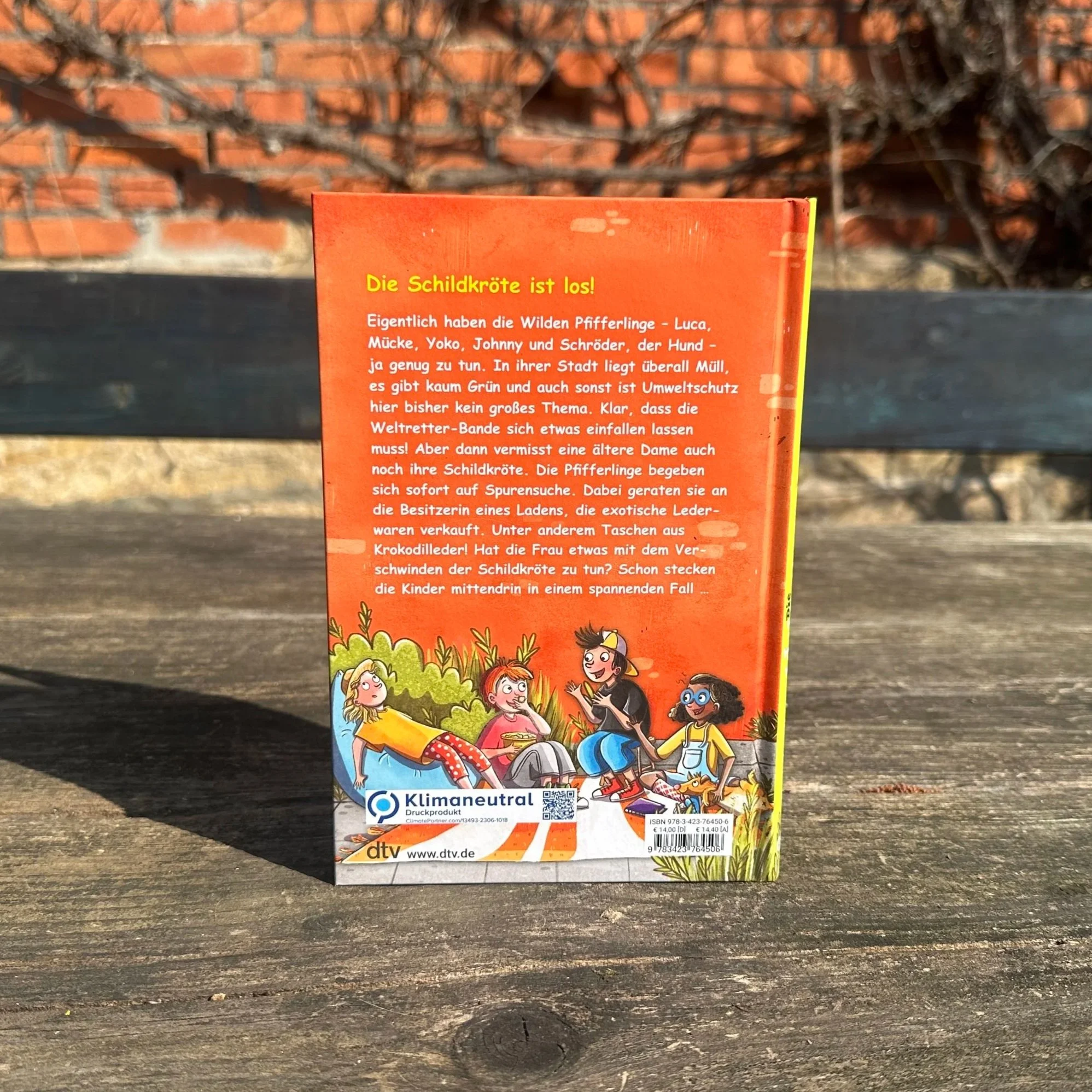 Die Rückseite des Buchs "Die Wilden Pfifferlinge. Dann retten wir eben die Welt."