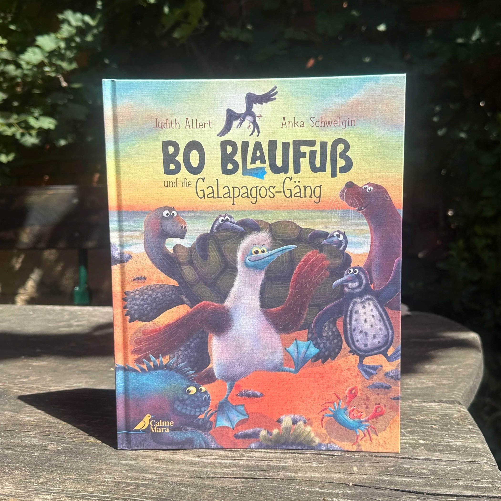 Das Bilderbuch "Bo Blaufuß und die Galapagos-Gang"