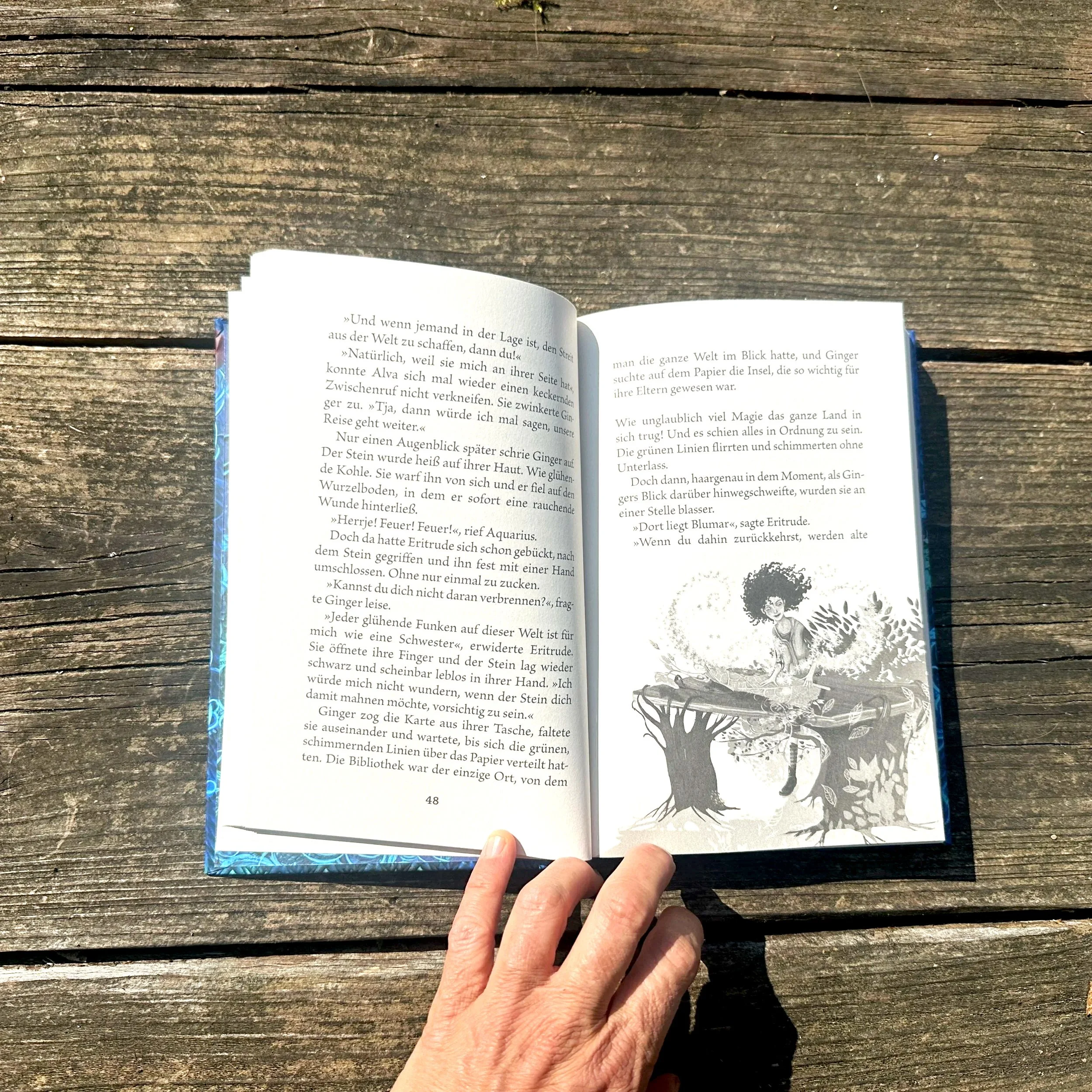 Das aufgeschlagene Buch: "Ginger und die Bibliothek der magischen Pflanzen - der Elfeinstein"