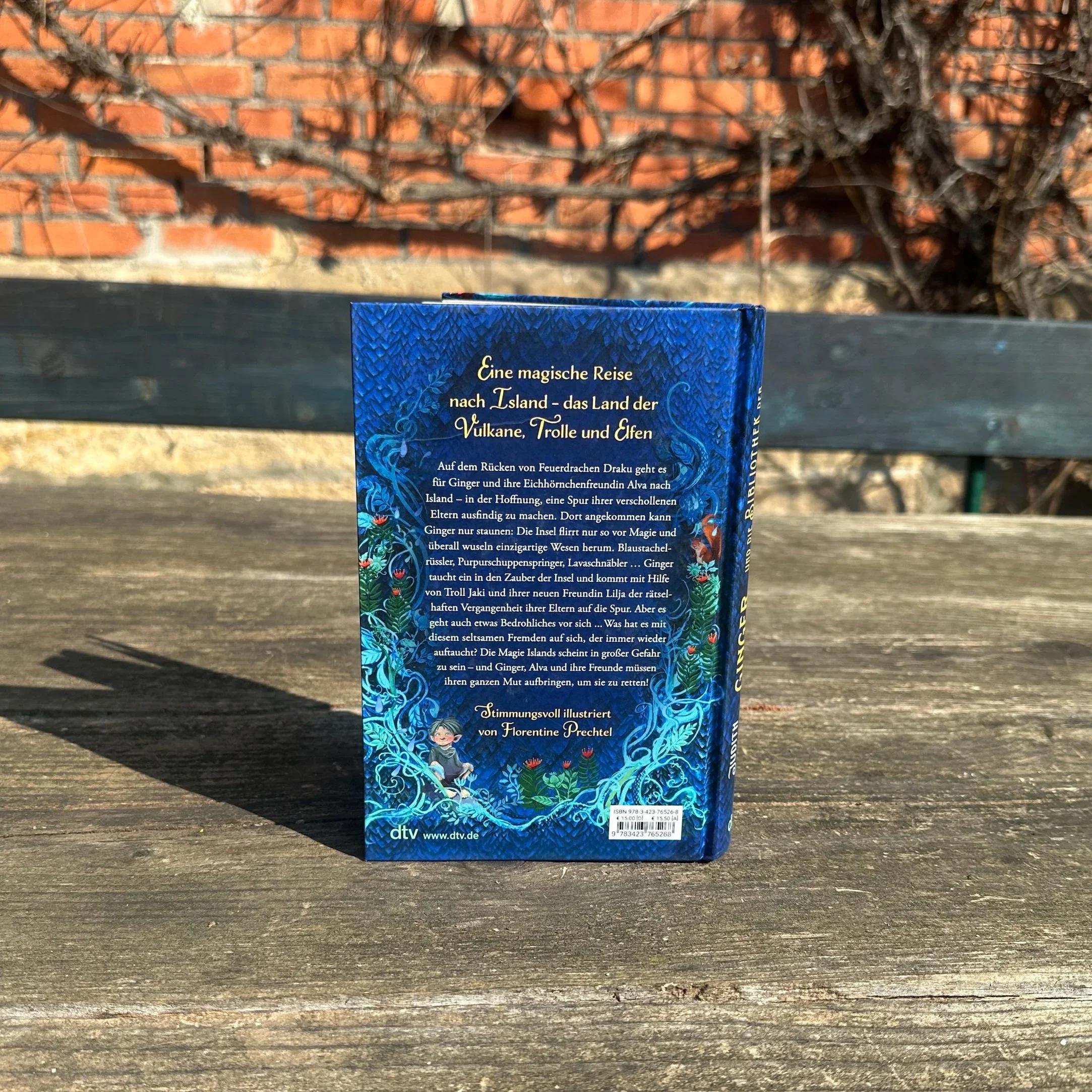 Die Rückseite des Buchs "Ginger und die Bibliothek der magischen Pflanzen - der Elfeinstein"