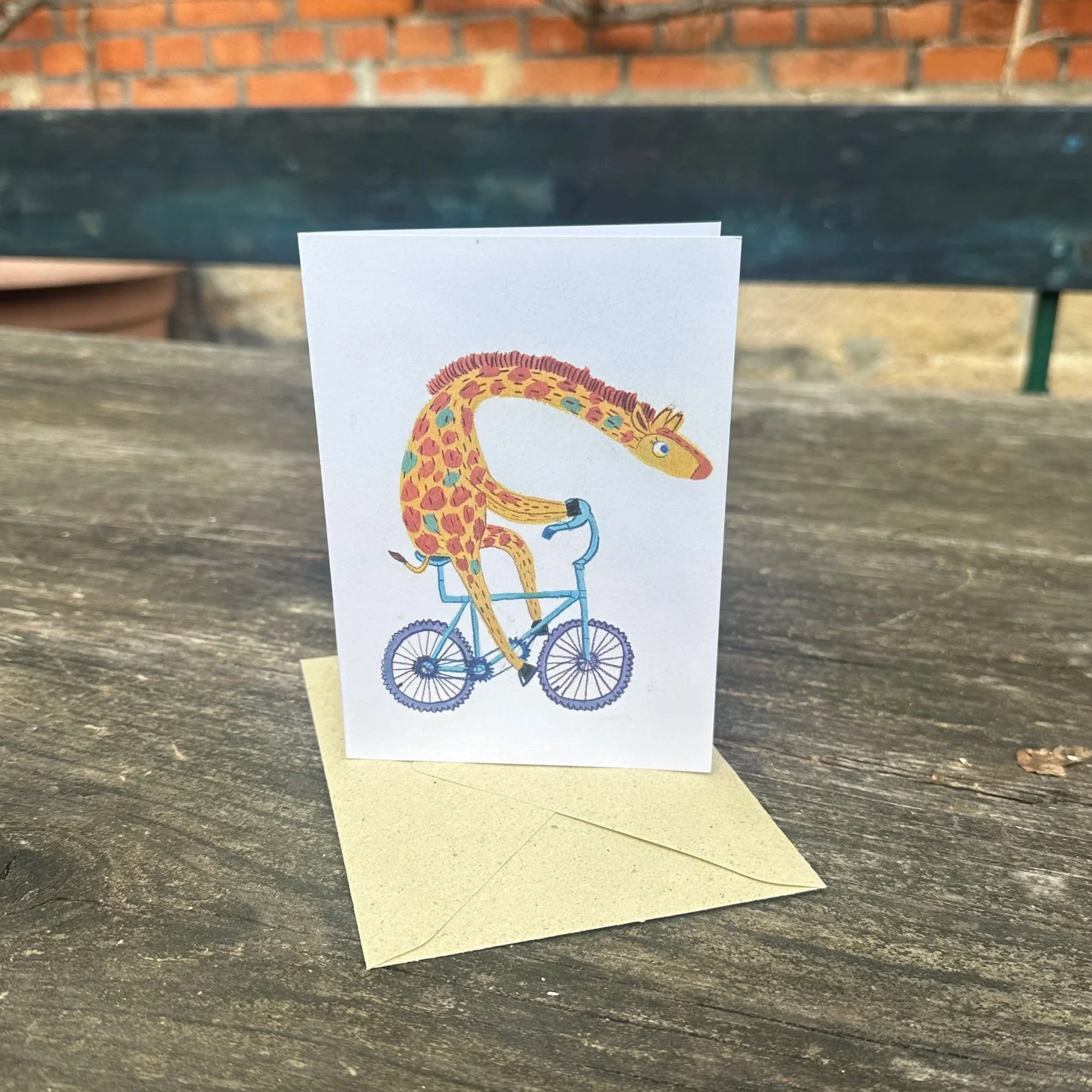 Die Karte "Das Fräulein fährt Rad" mit Umschlag.