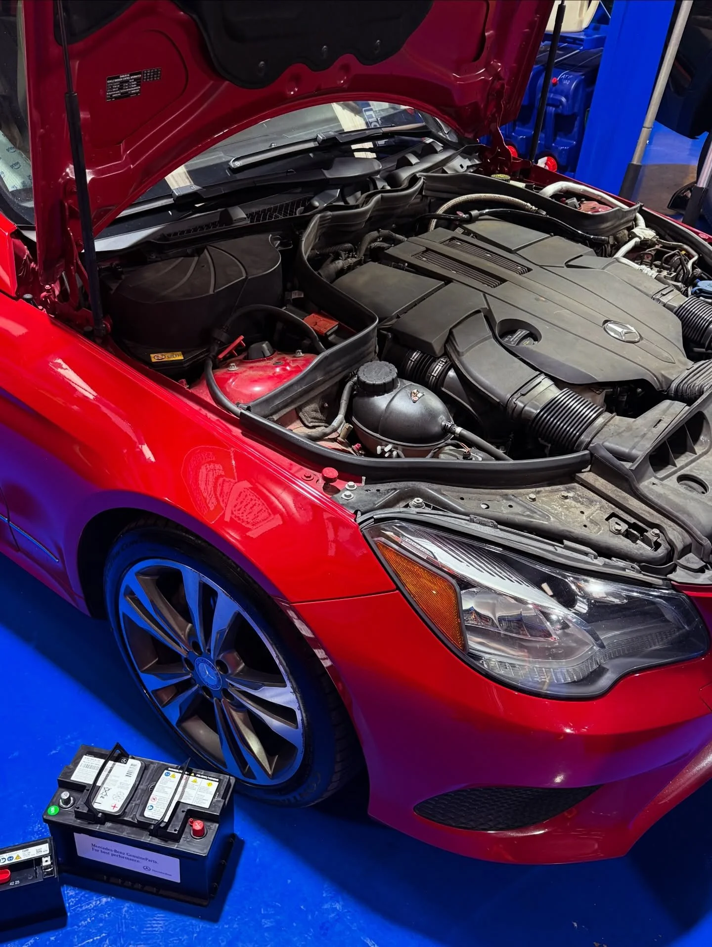 🚗🔋 WHY DO SOME CARS HAVE TWO BATTERIES?
If you drive a newer European vehicle, you may be surprised to learn your car doesn&rsquo;t have just ONE battery &ndash; it has TWO.
Most modern BMW, Mercedes, Audi, Porsche, VW, Volvo and Land Rover models 